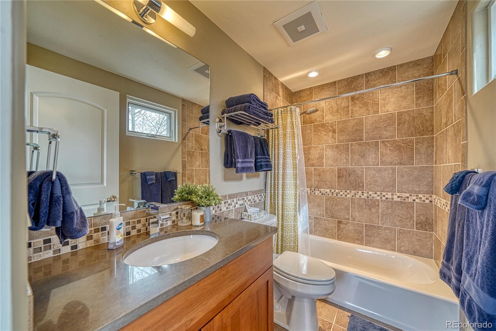 536 E First Street Unit: O