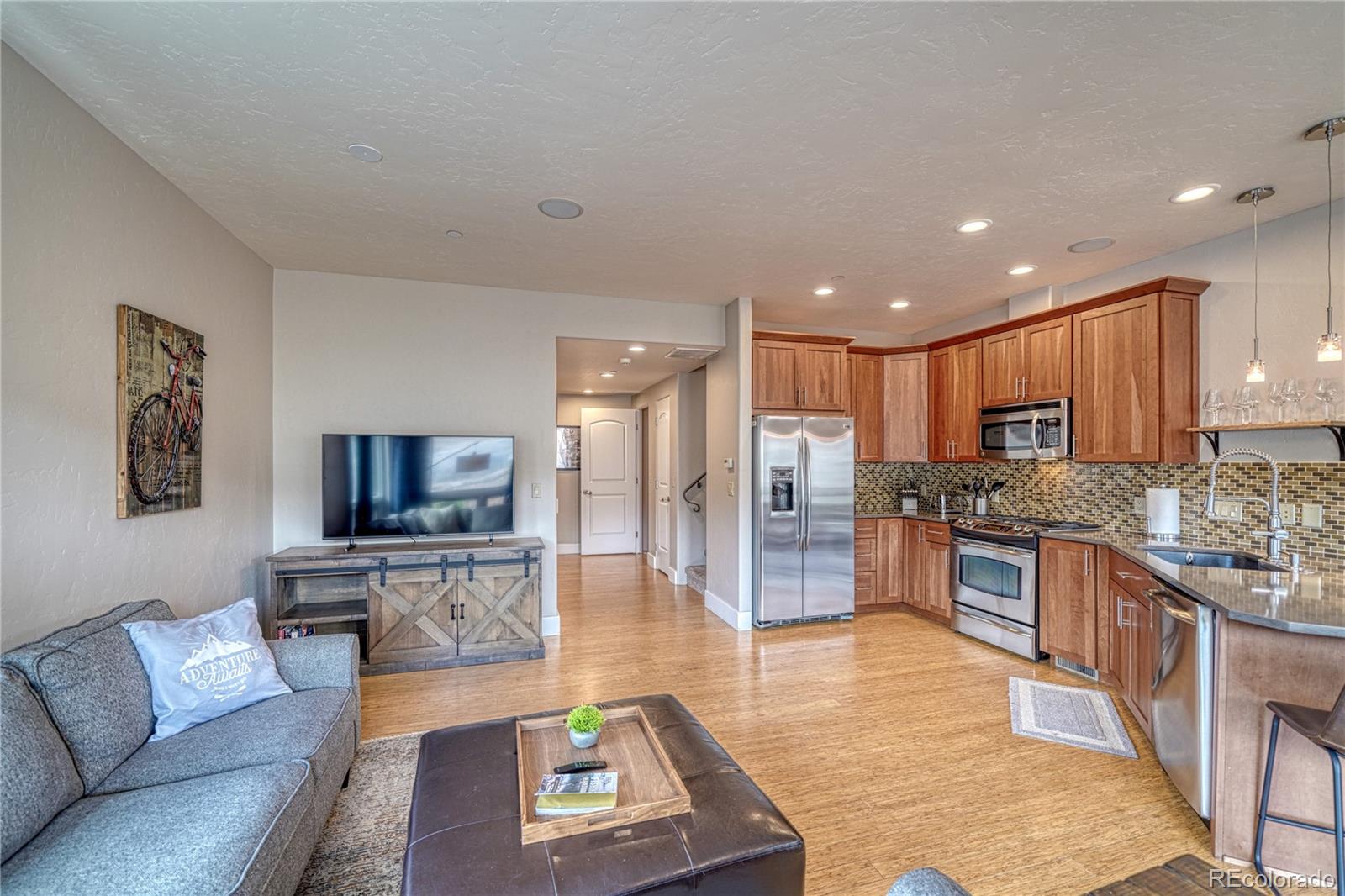 536 E First Street Unit: O