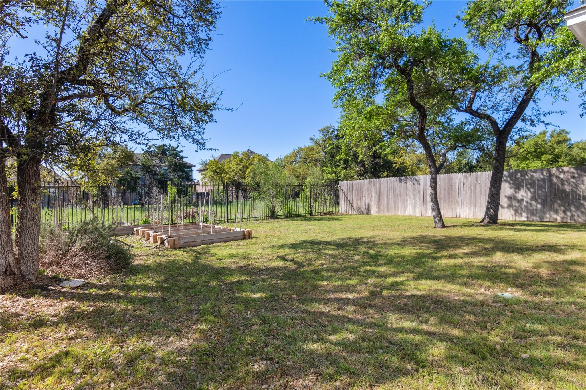 208 Callahan LN