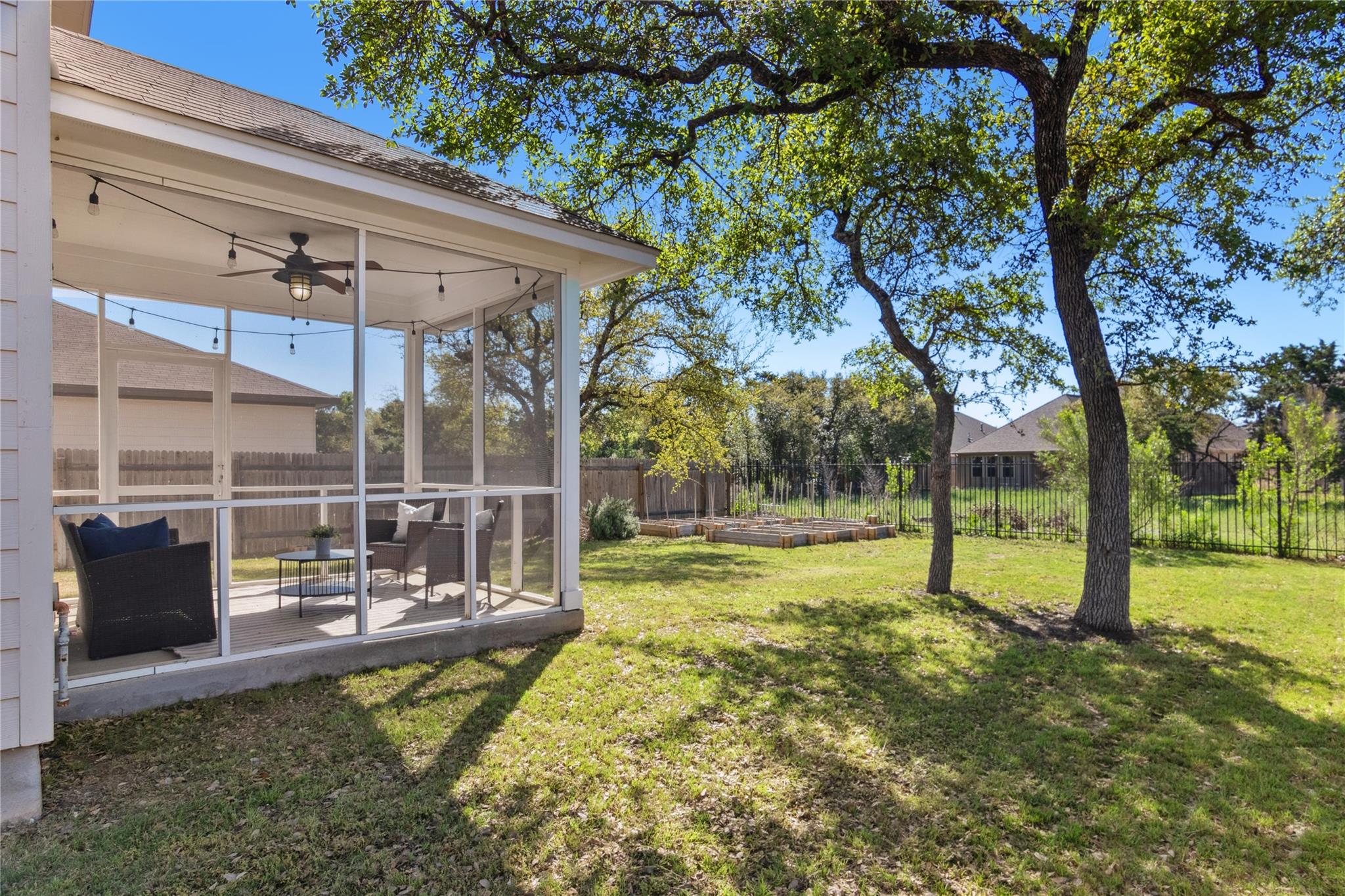 208 Callahan LN