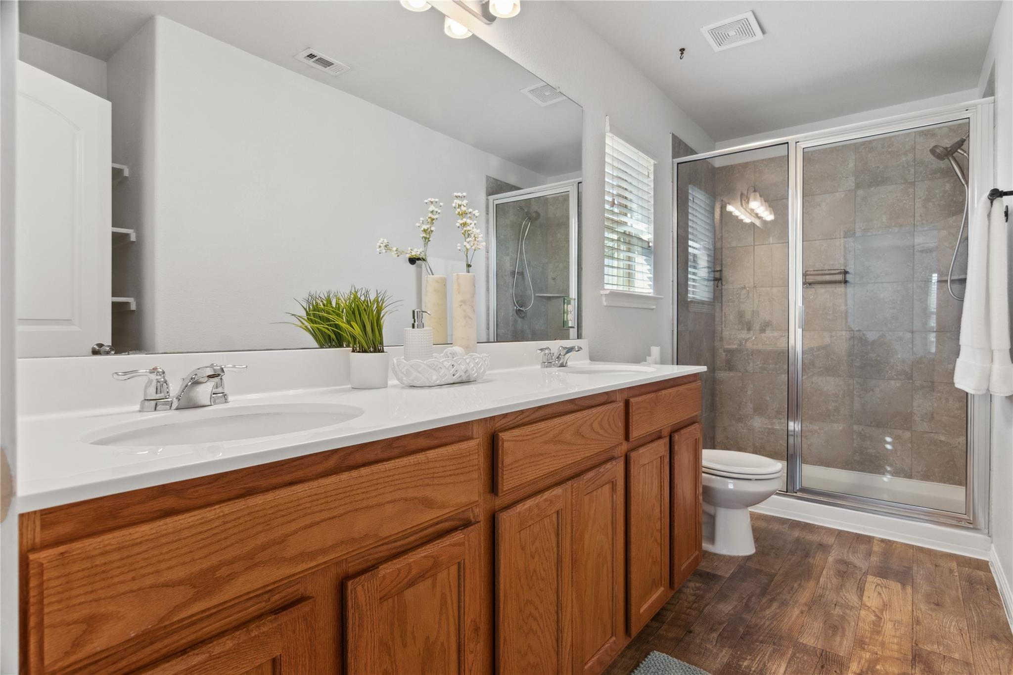 208 Callahan LN
