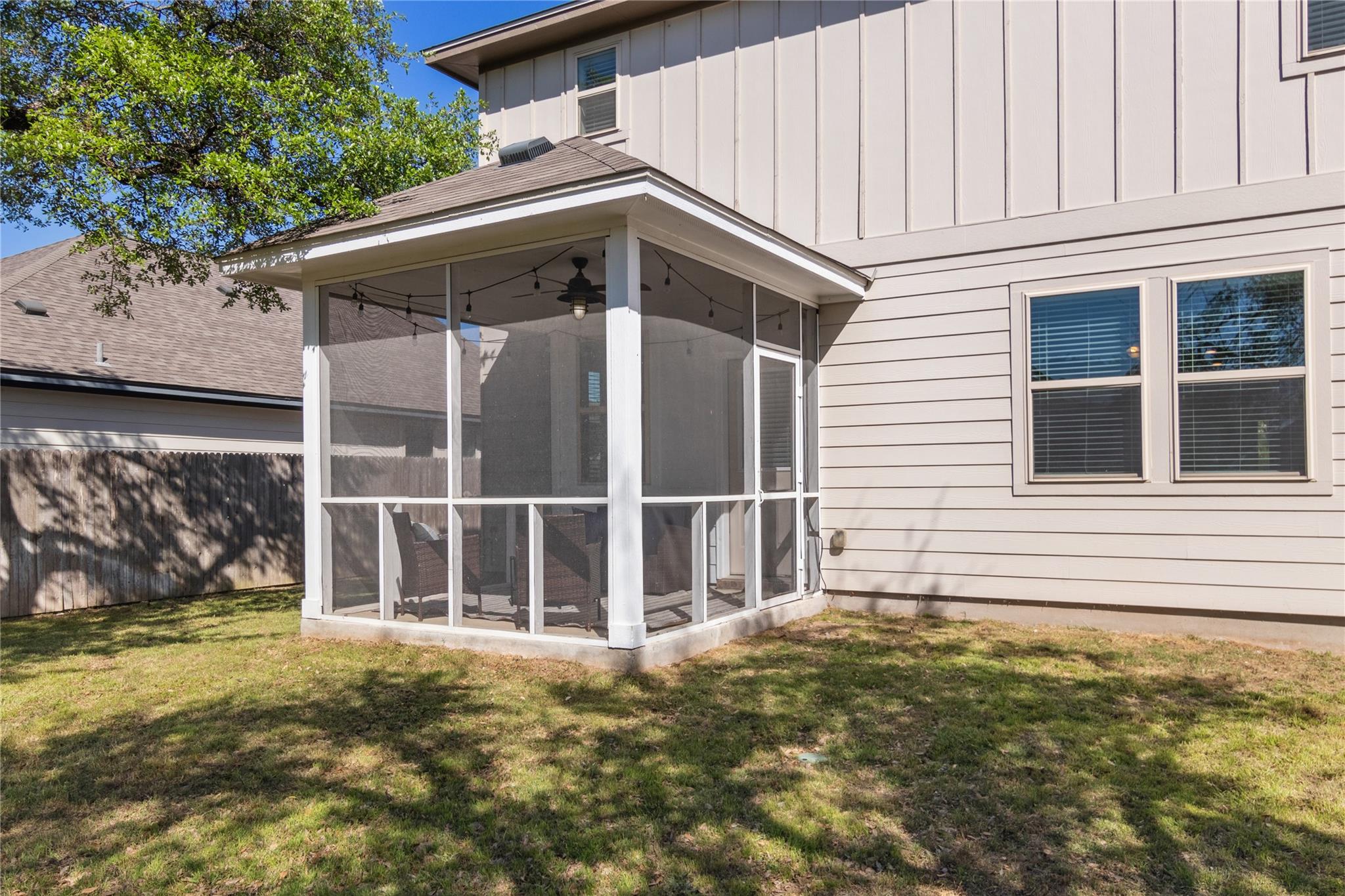208 Callahan LN