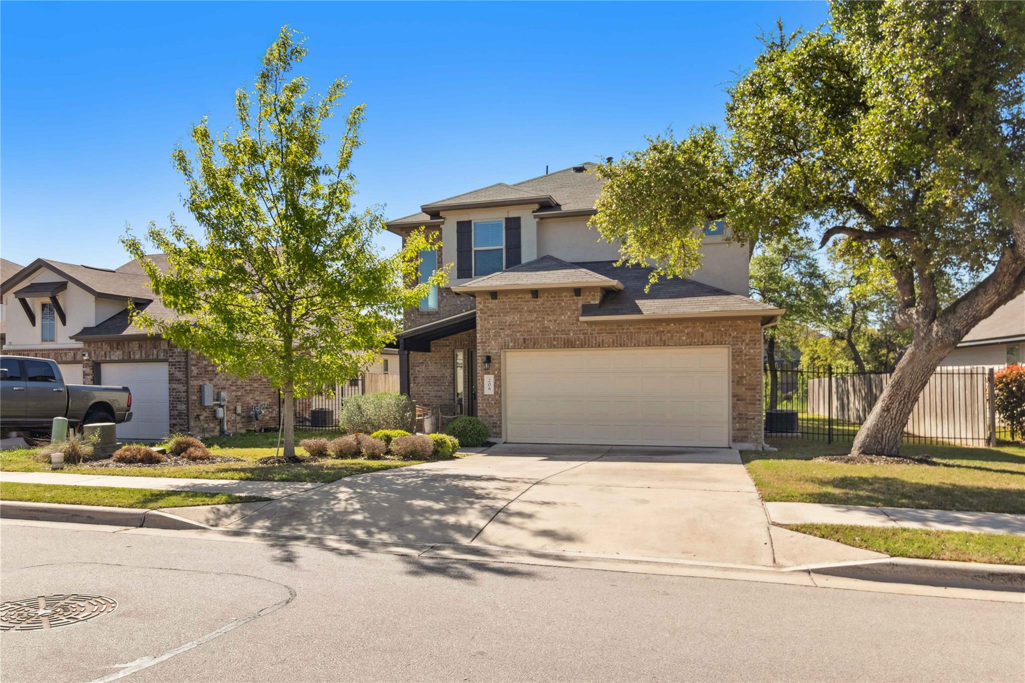 208 Callahan LN