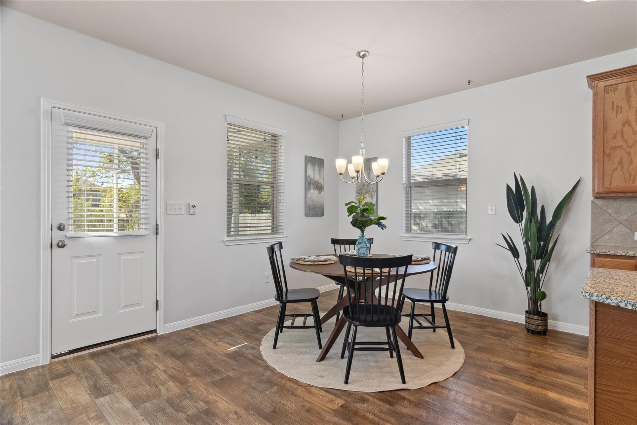 208 Callahan LN
