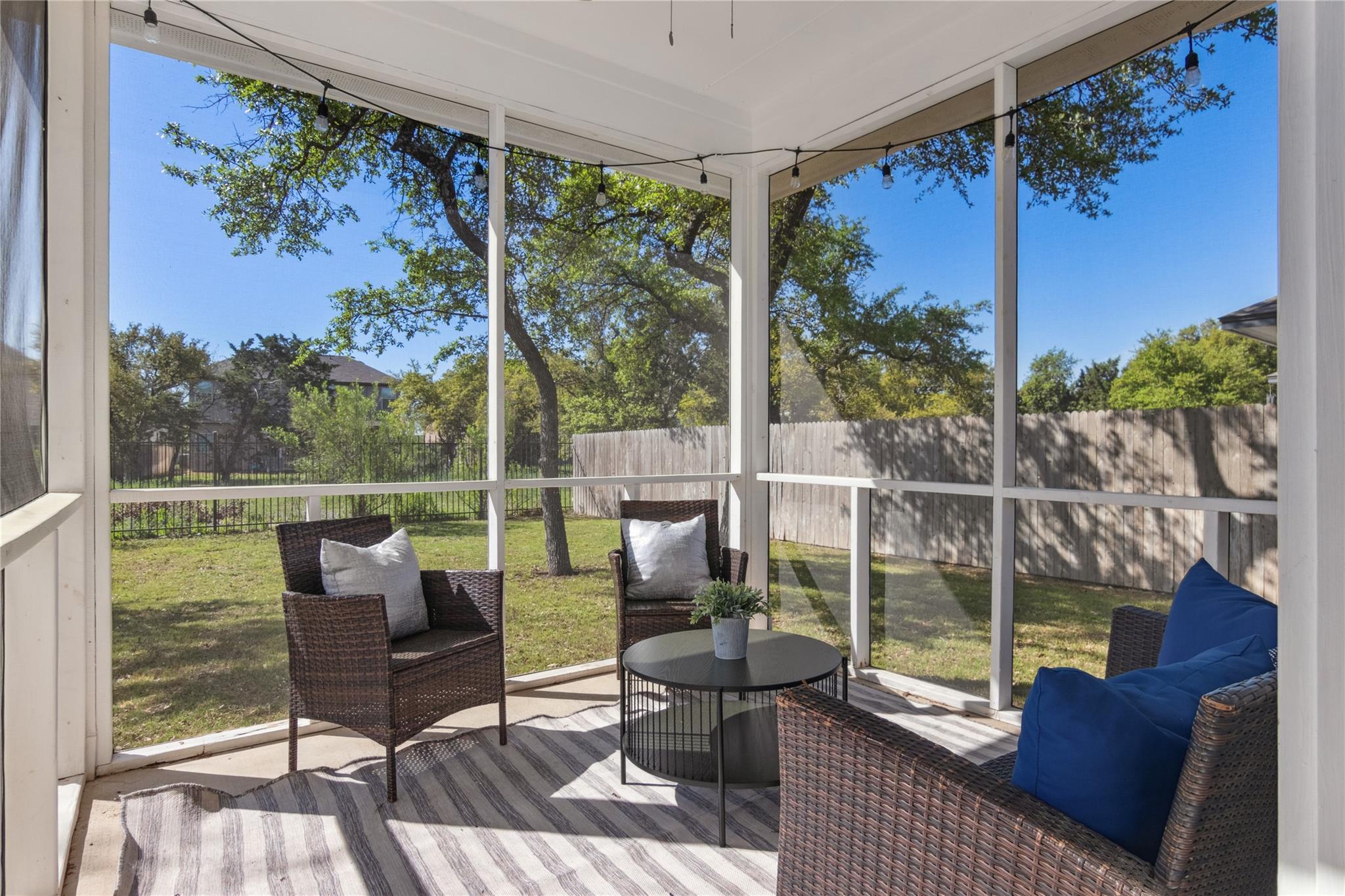 208 Callahan LN