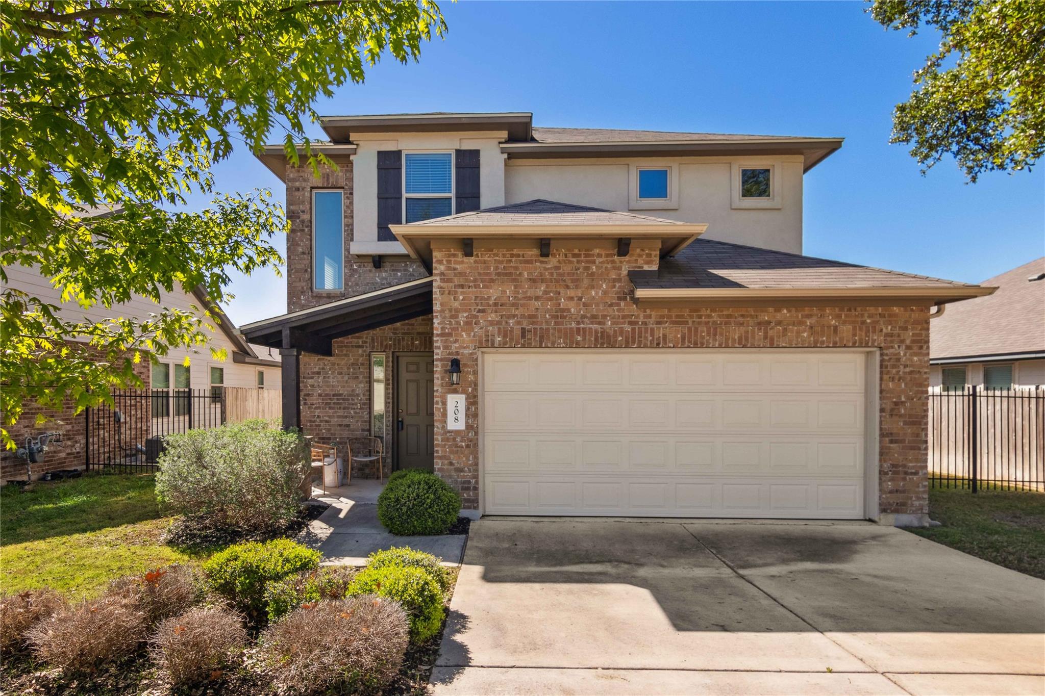 208 Callahan LN