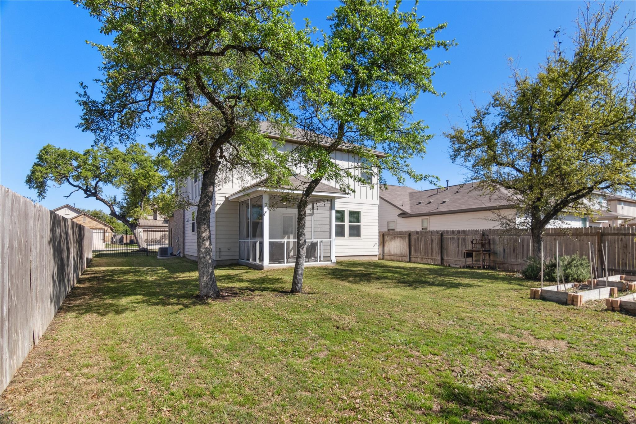 208 Callahan LN