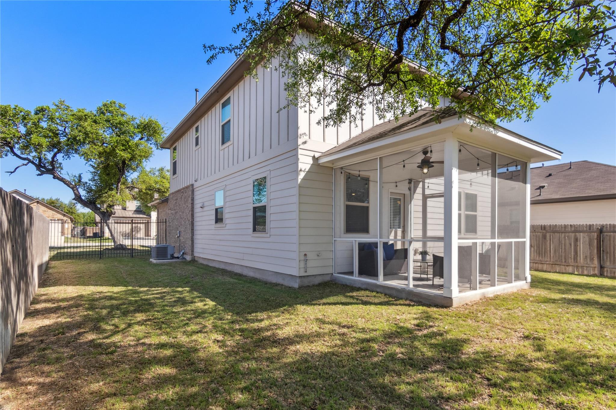 208 Callahan LN