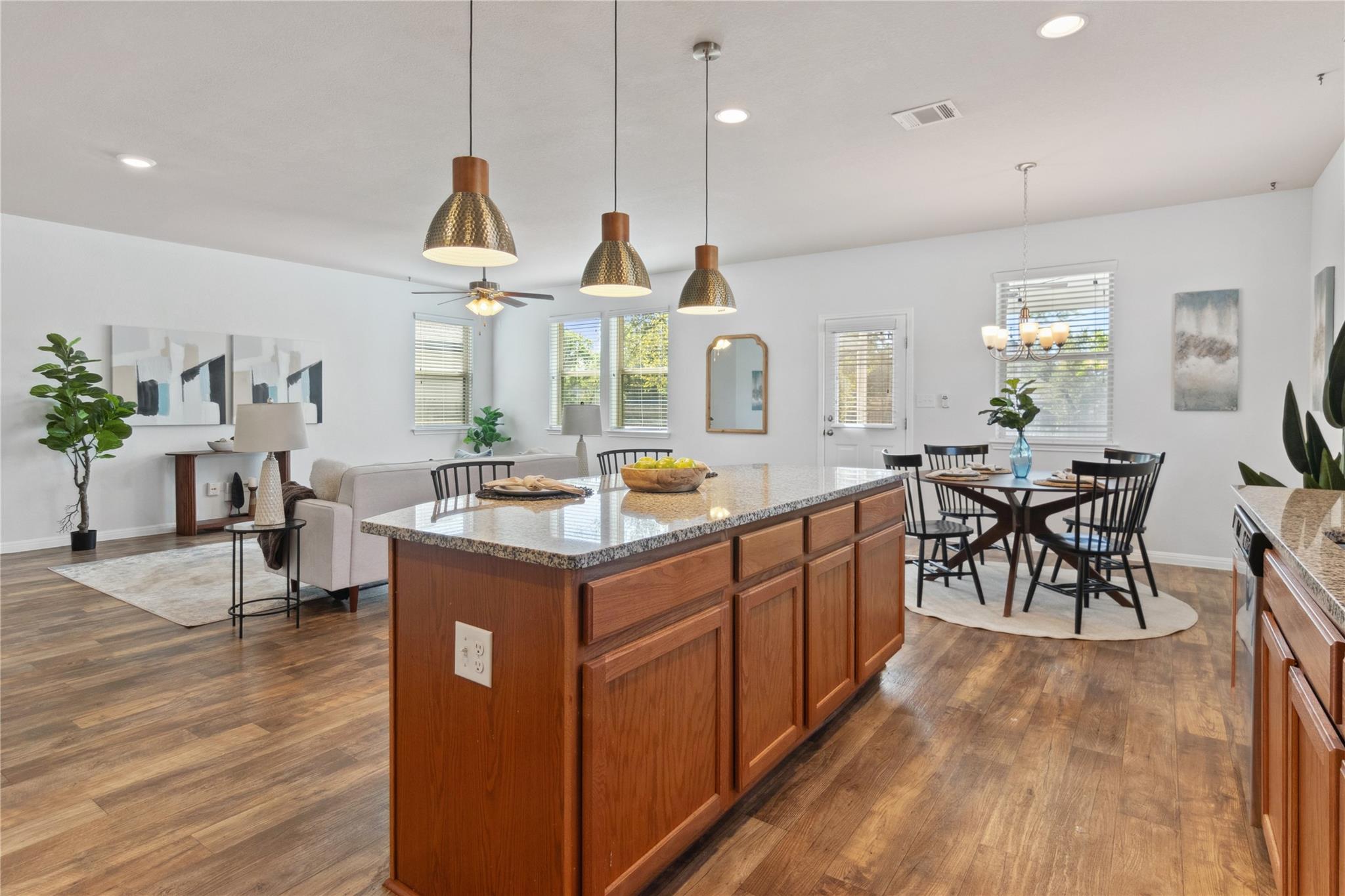 208 Callahan LN