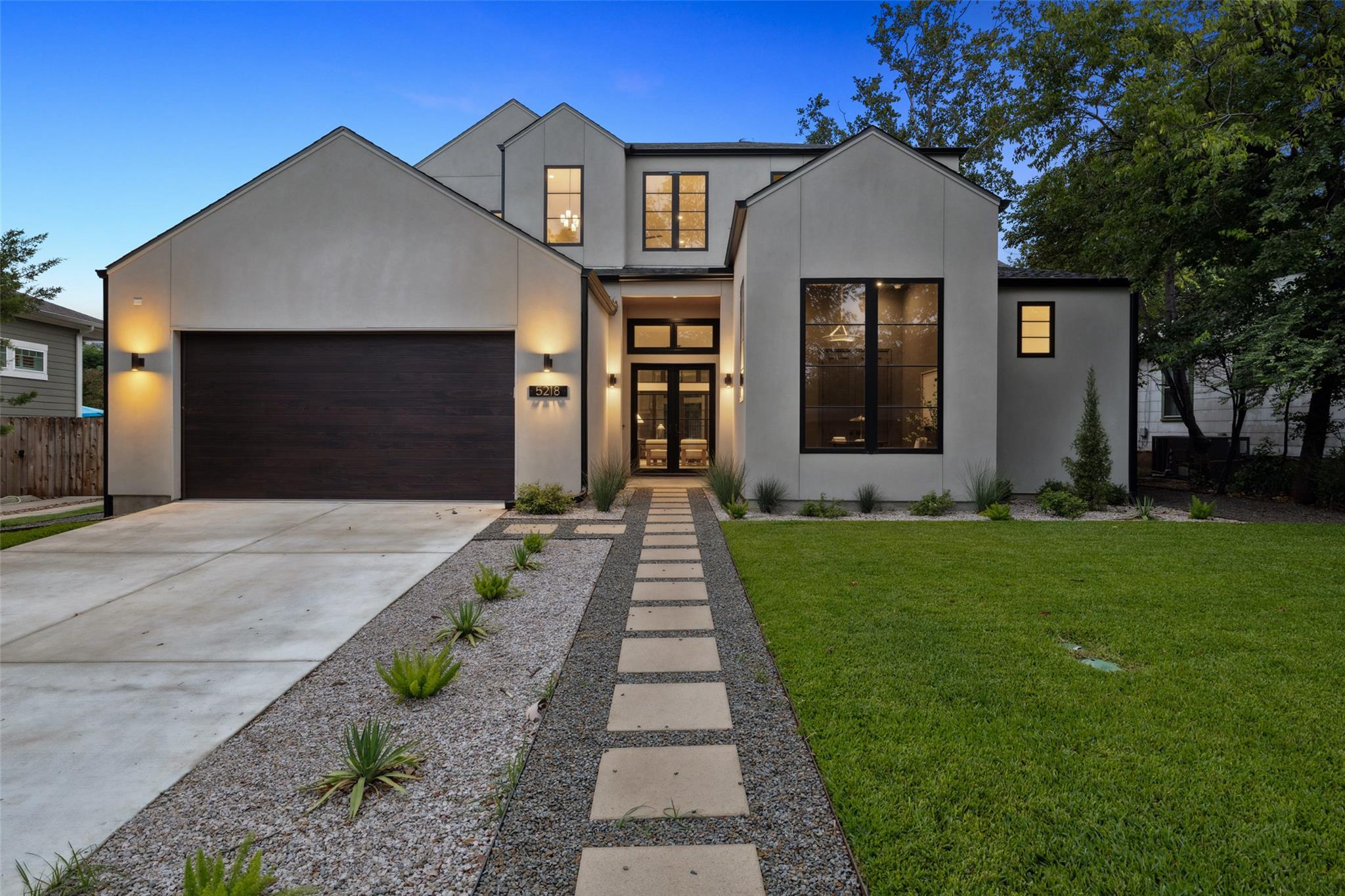 5218 Valley Oak DR