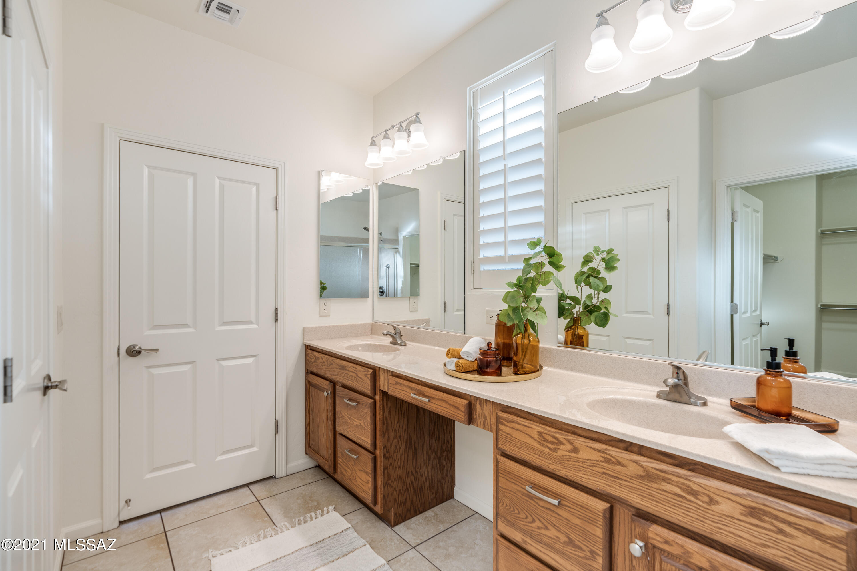 810 N Copper View Drive