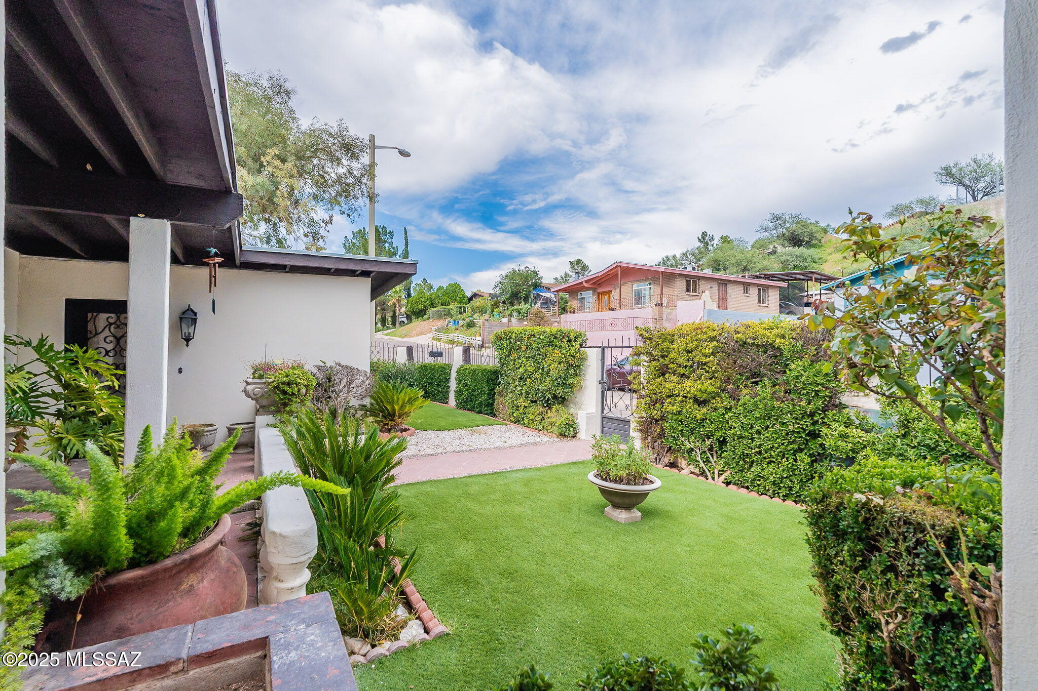 2287 N Calle Empalme