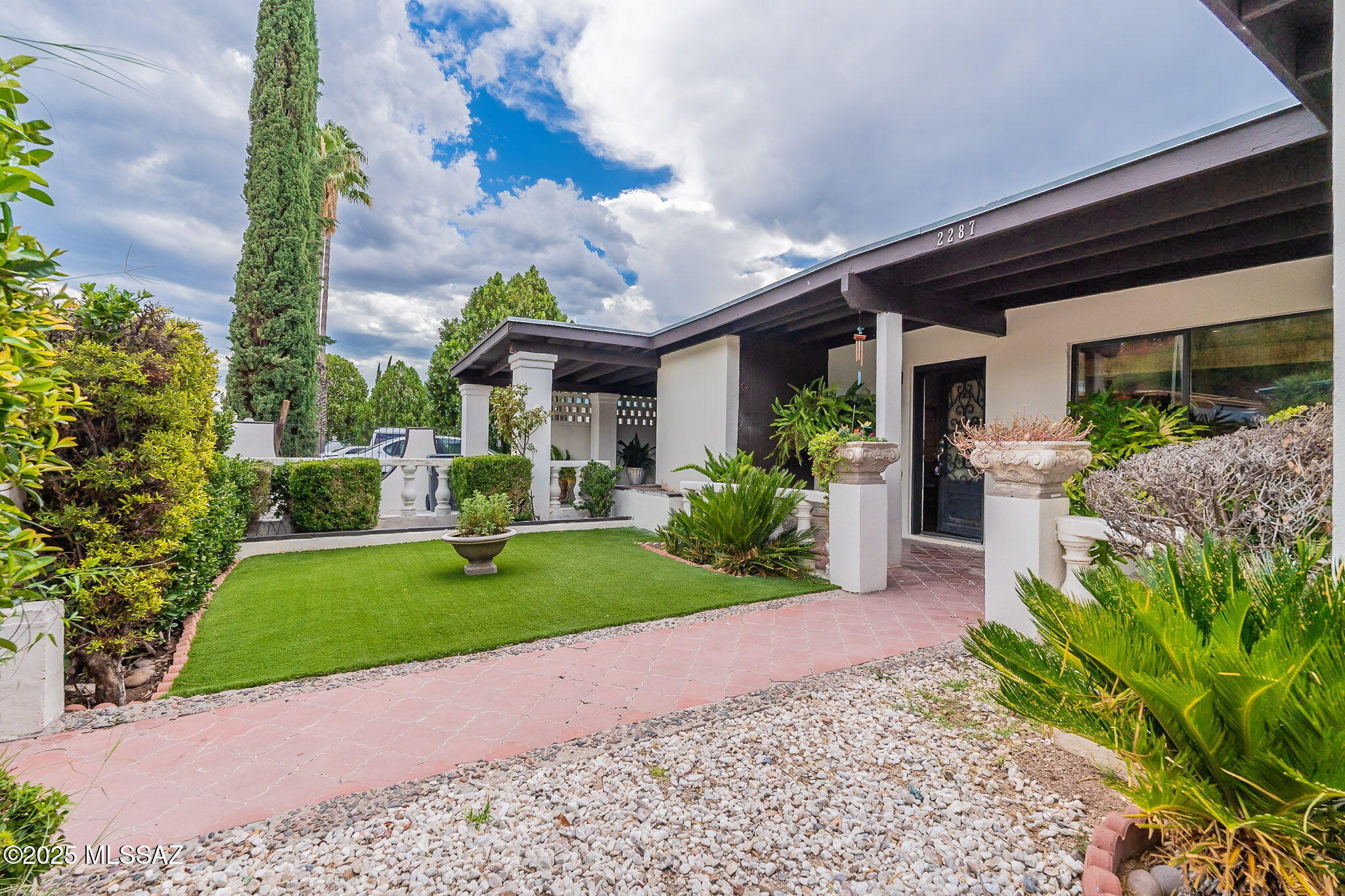 2287 N Calle Empalme