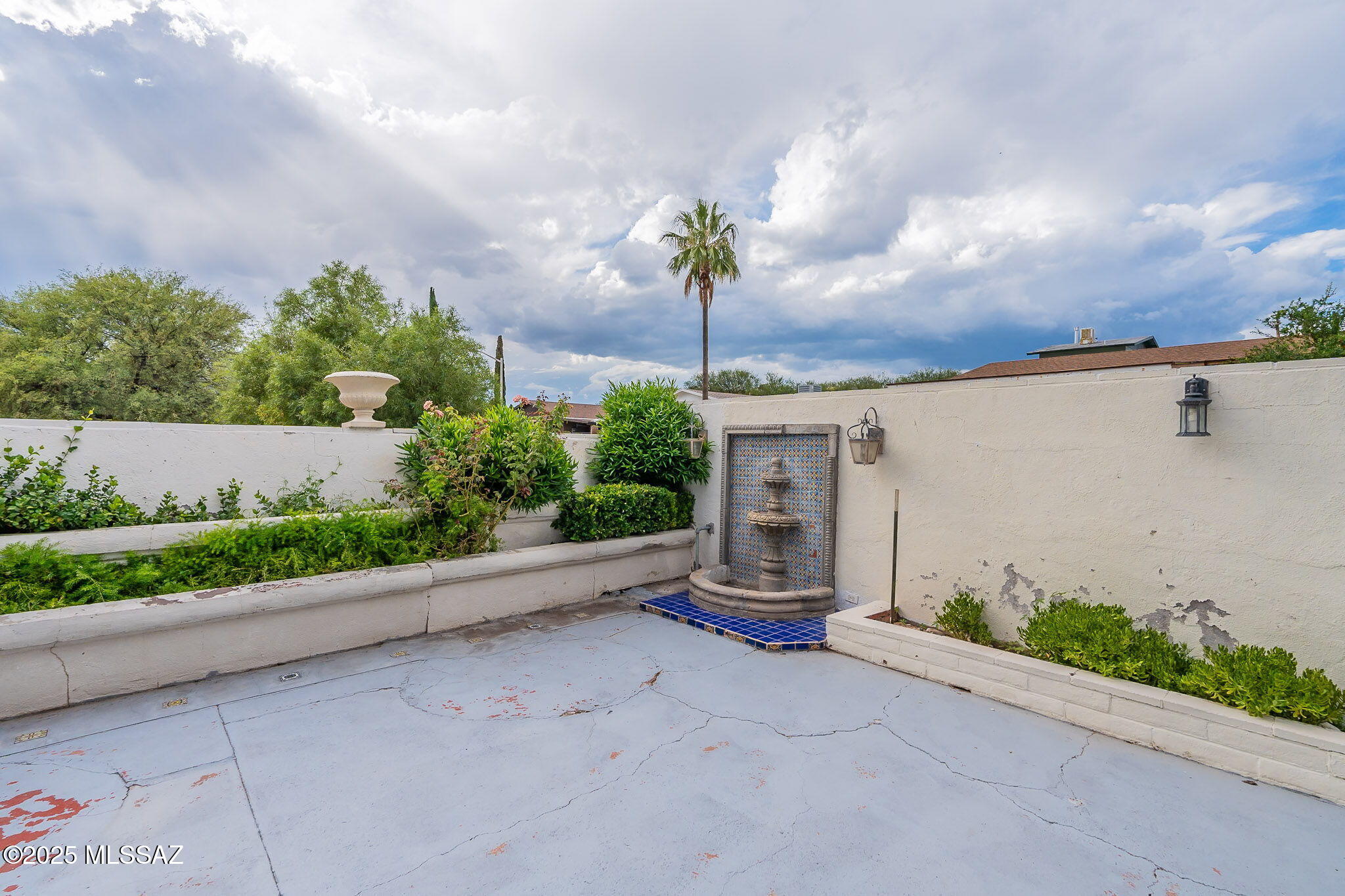 2287 N Calle Empalme