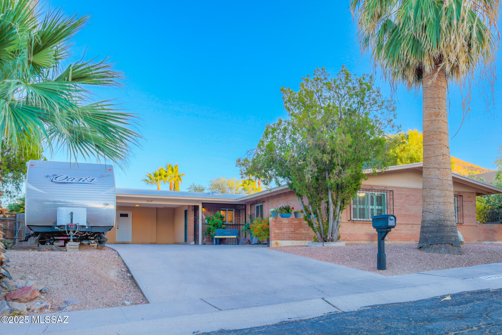 2839 W Calle Arandas