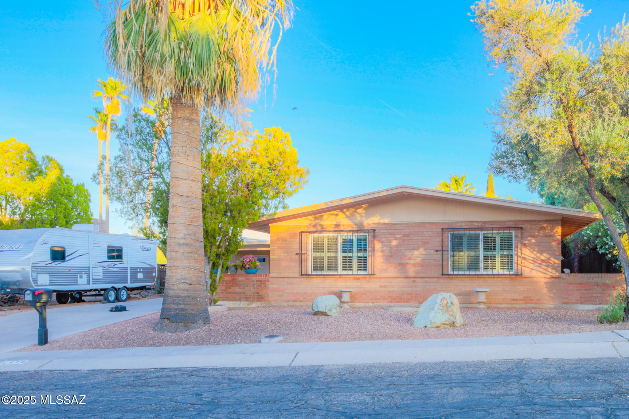 2839 W Calle Arandas