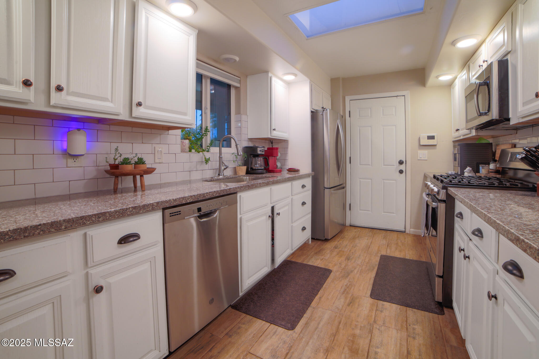 2839 W Calle Arandas