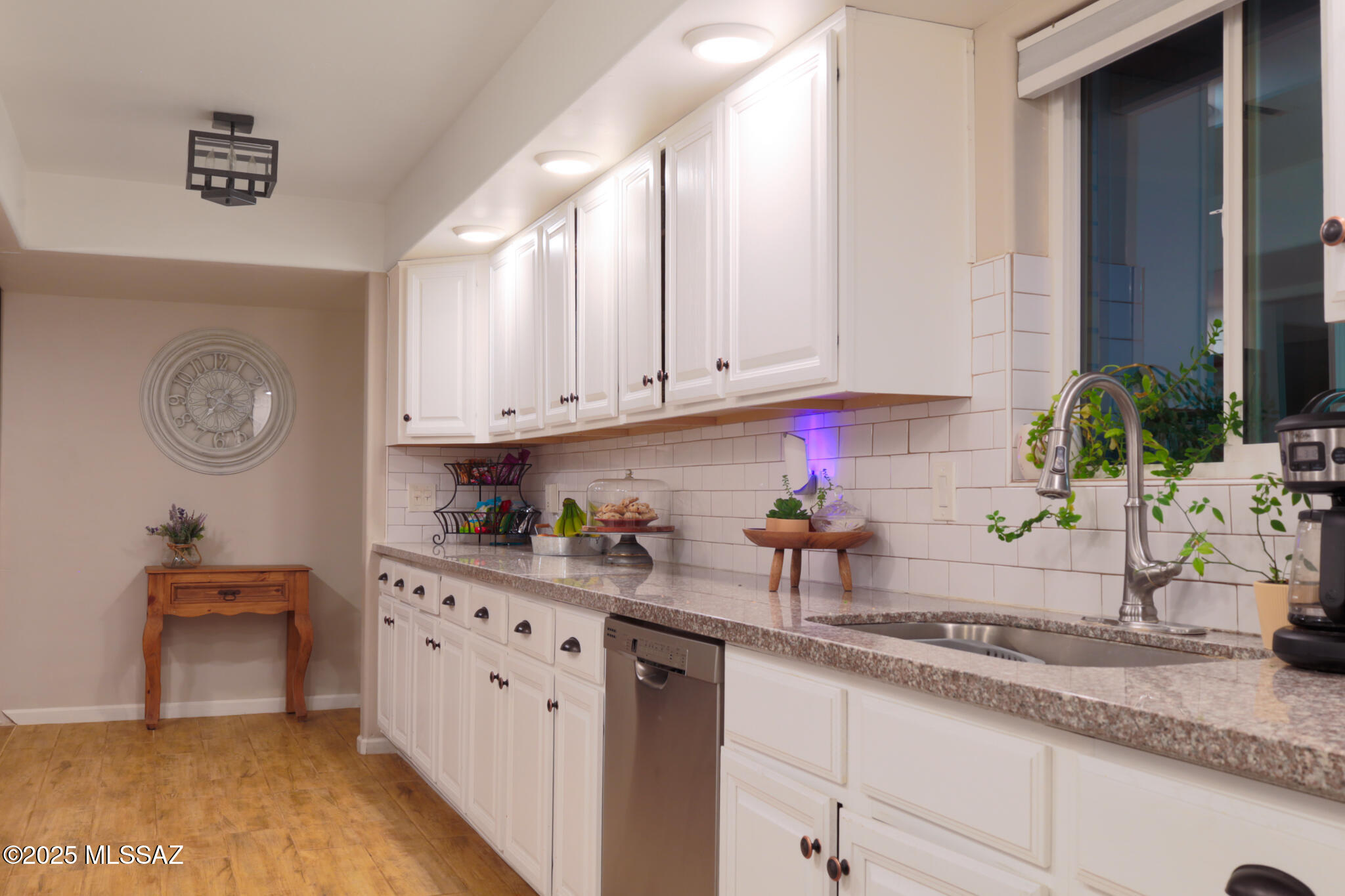 2839 W Calle Arandas