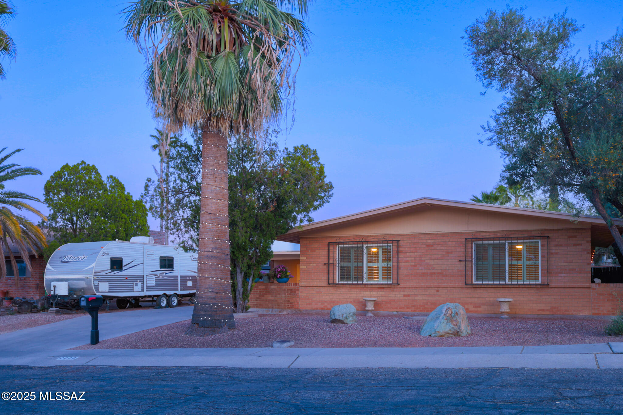 2839 W Calle Arandas