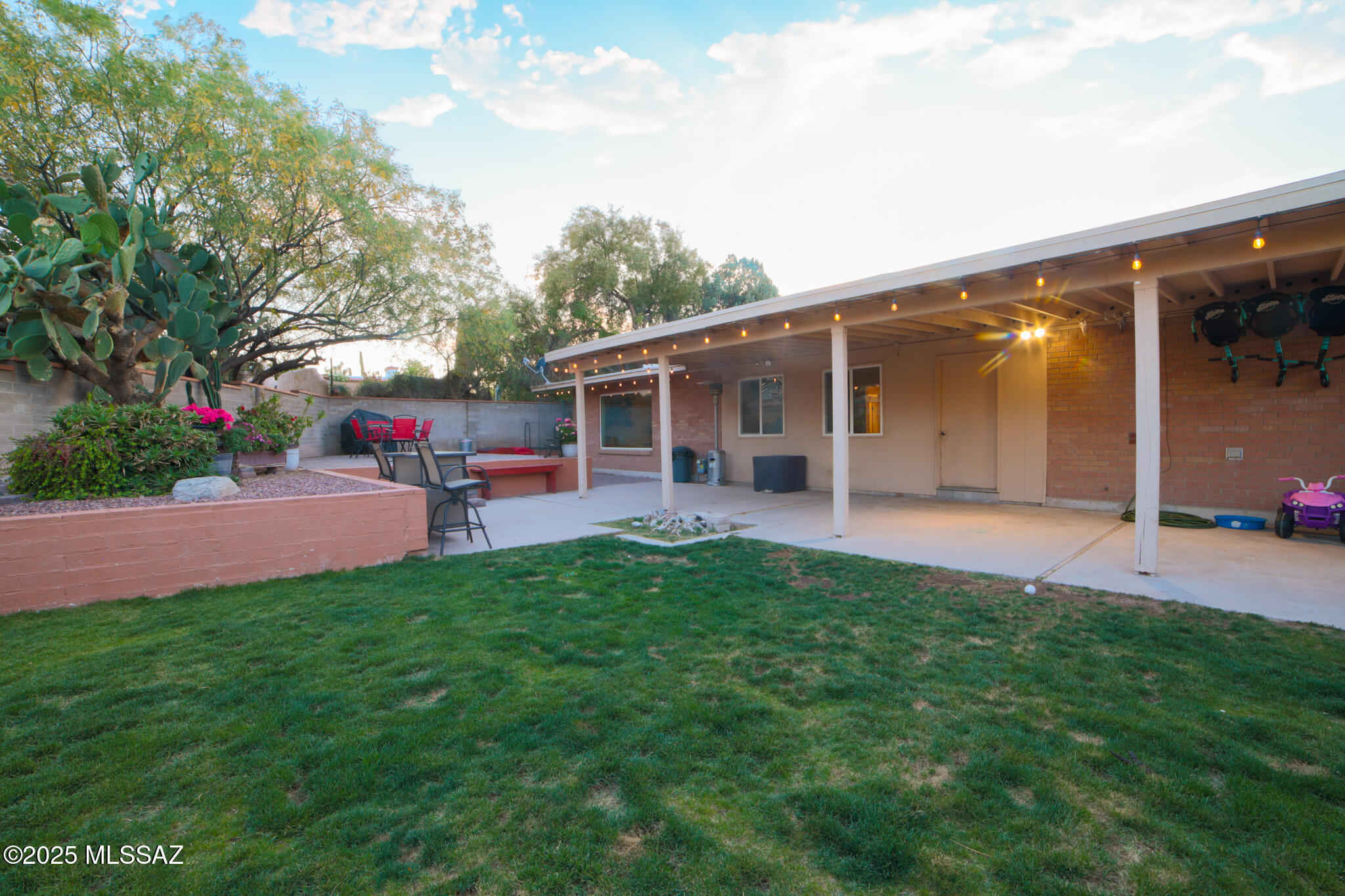 2839 W Calle Arandas