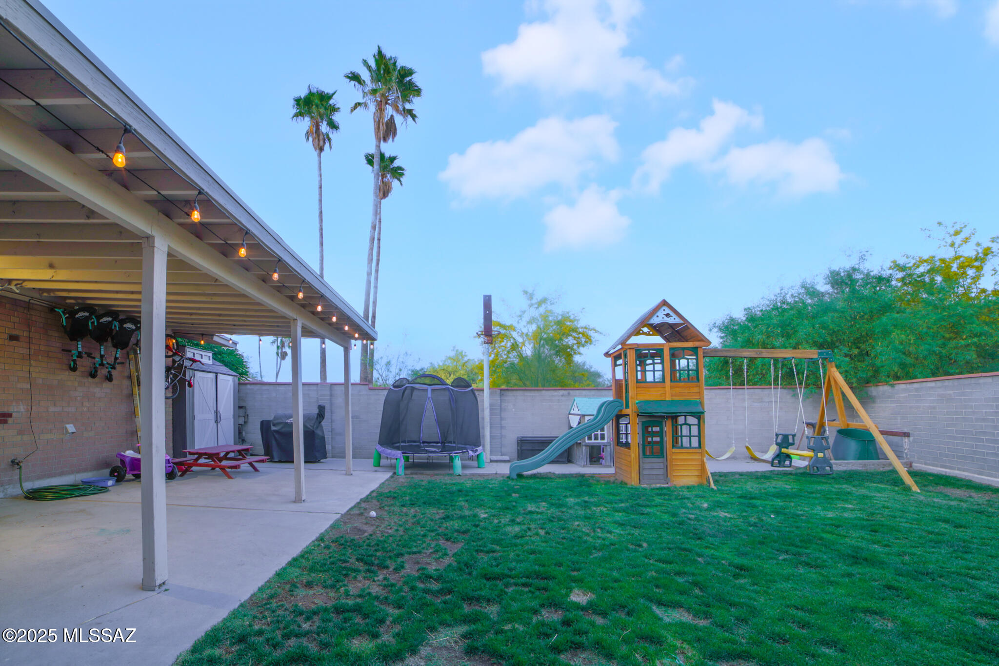 2839 W Calle Arandas