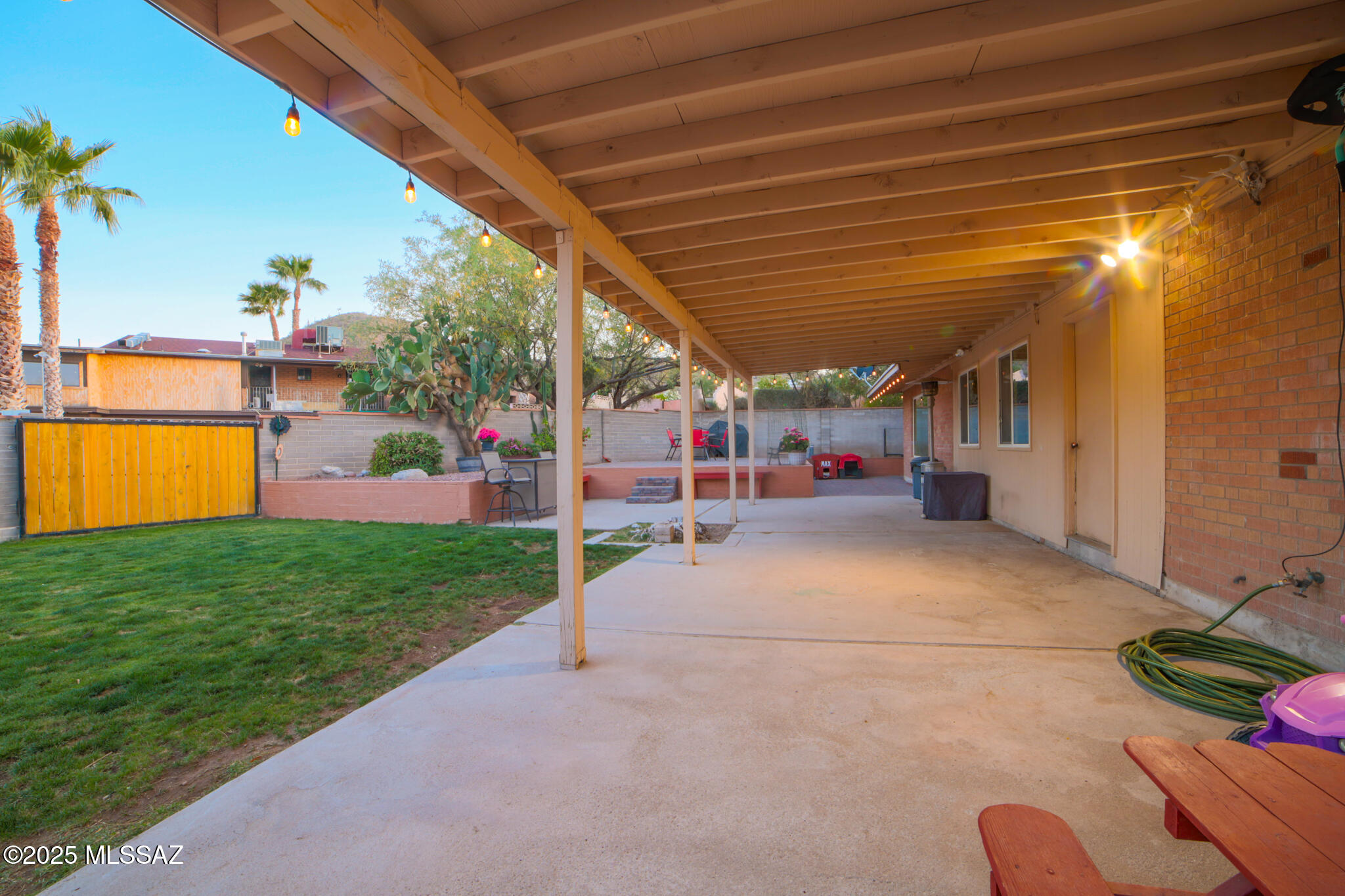 2839 W Calle Arandas