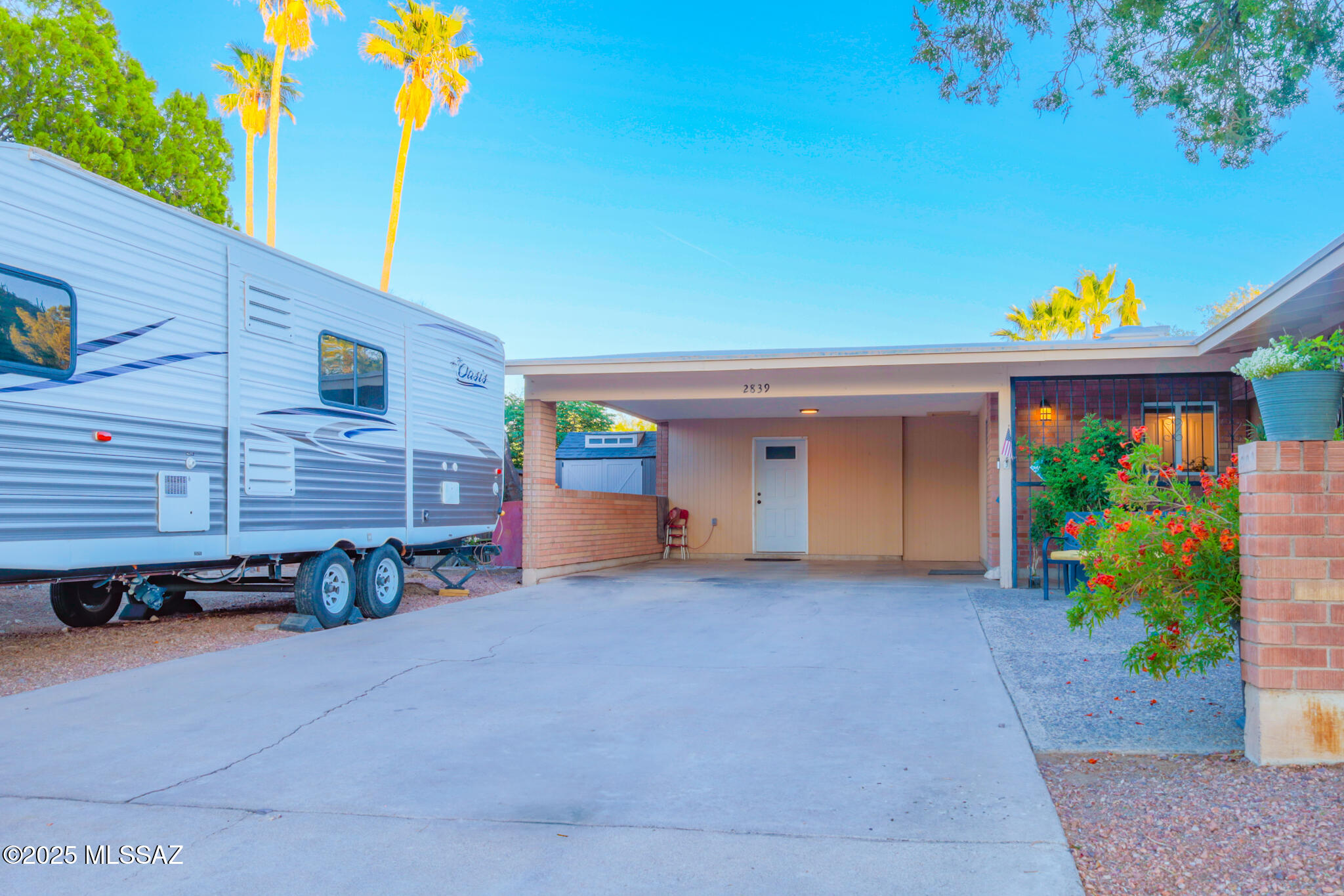 2839 W Calle Arandas