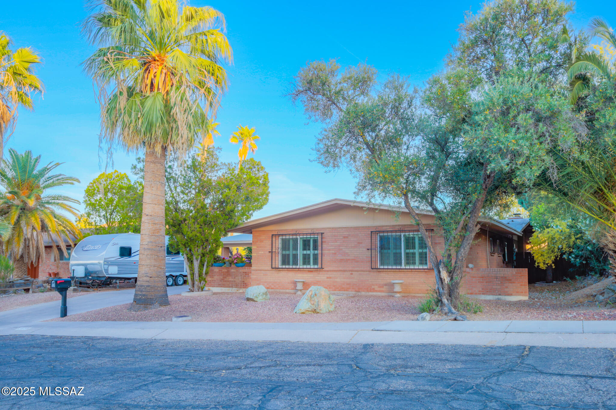 2839 W Calle Arandas