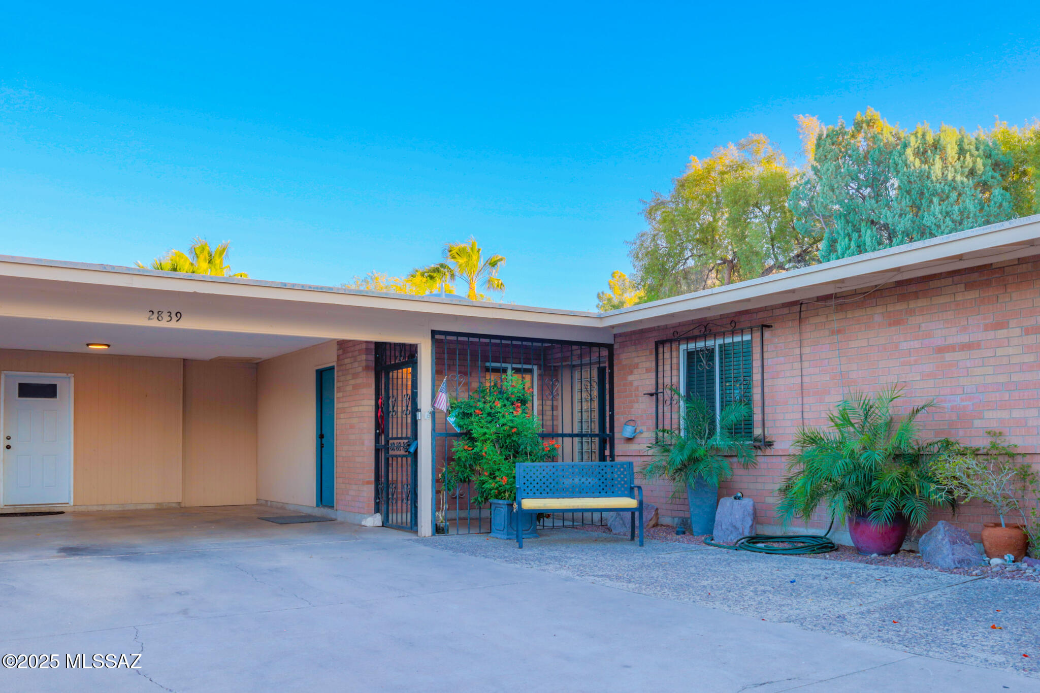 2839 W Calle Arandas