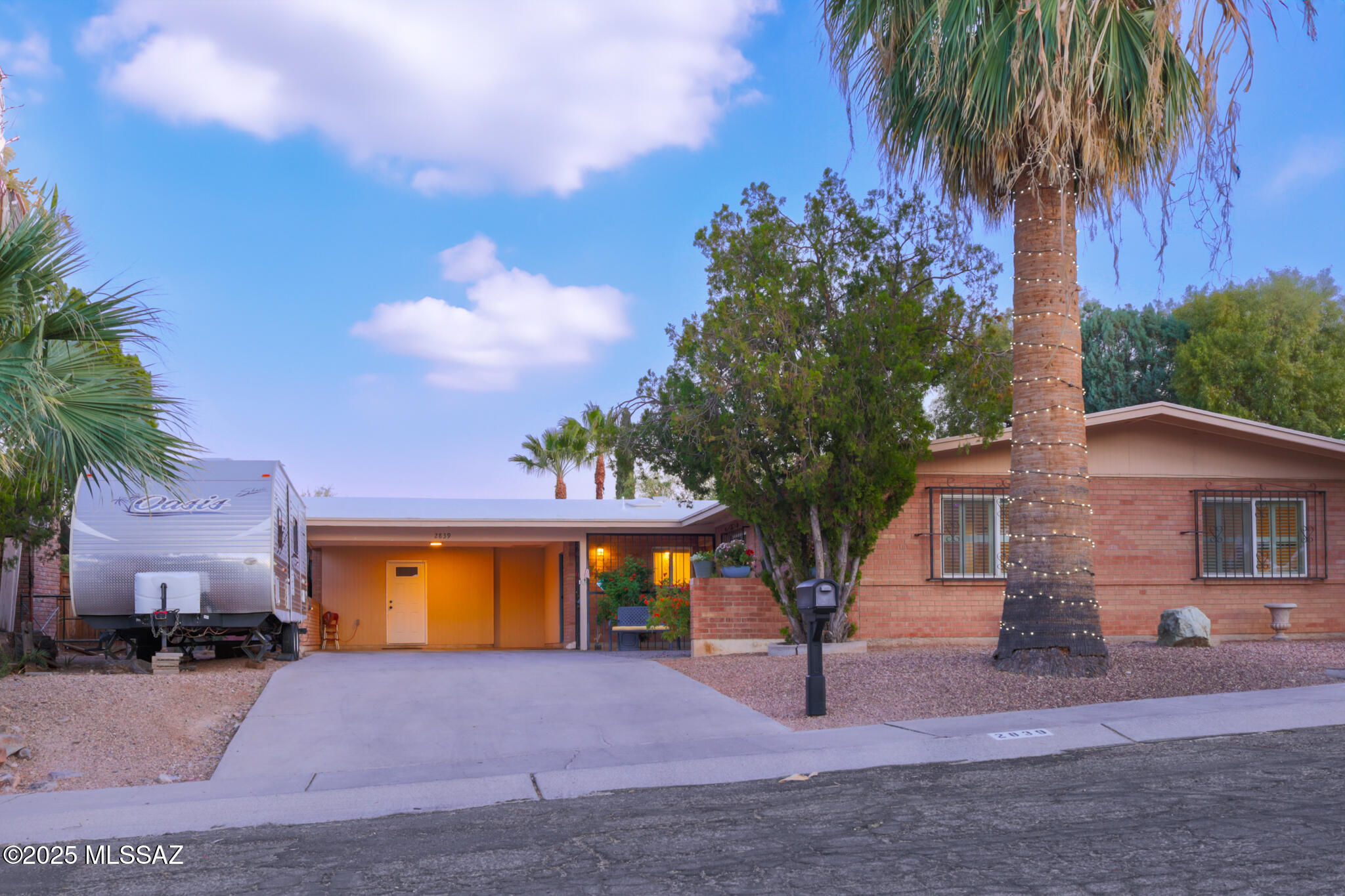 2839 W Calle Arandas