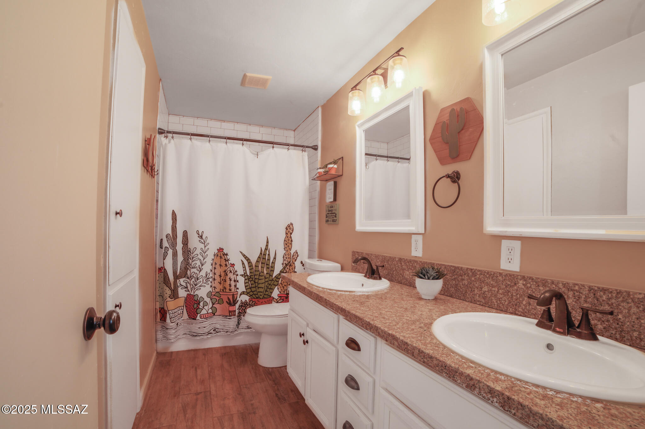 2839 W Calle Arandas