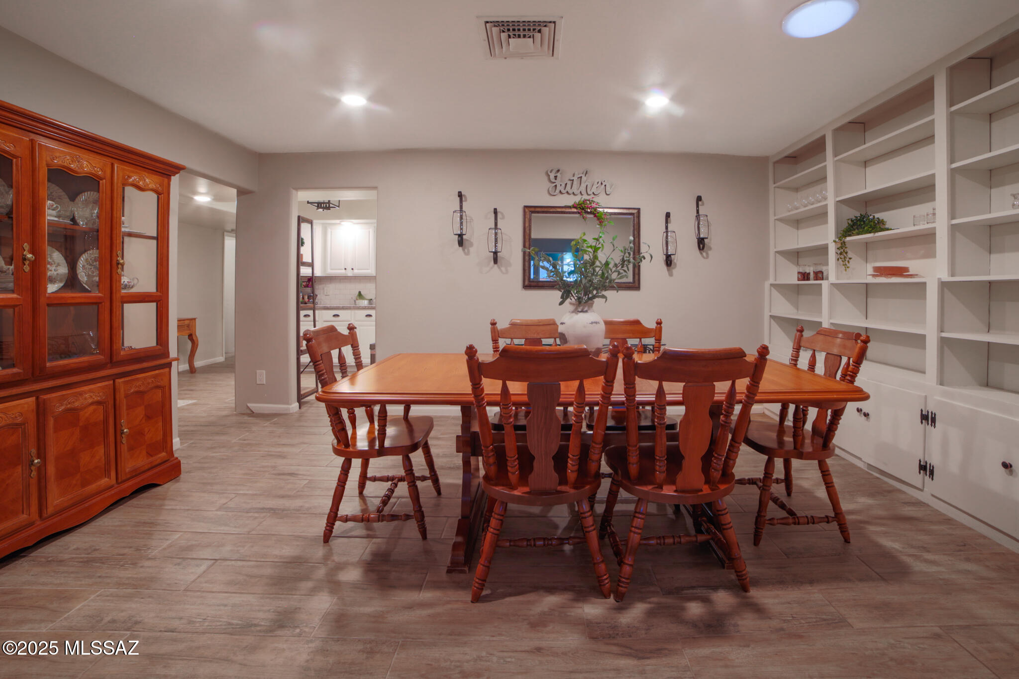 2839 W Calle Arandas