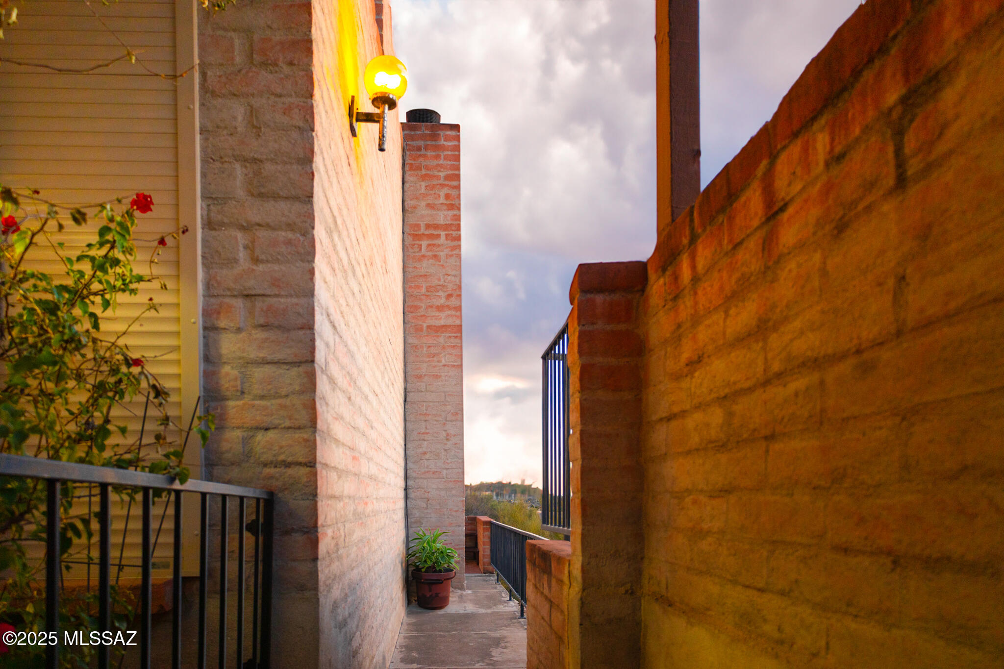 1900 E Campbell Terrace