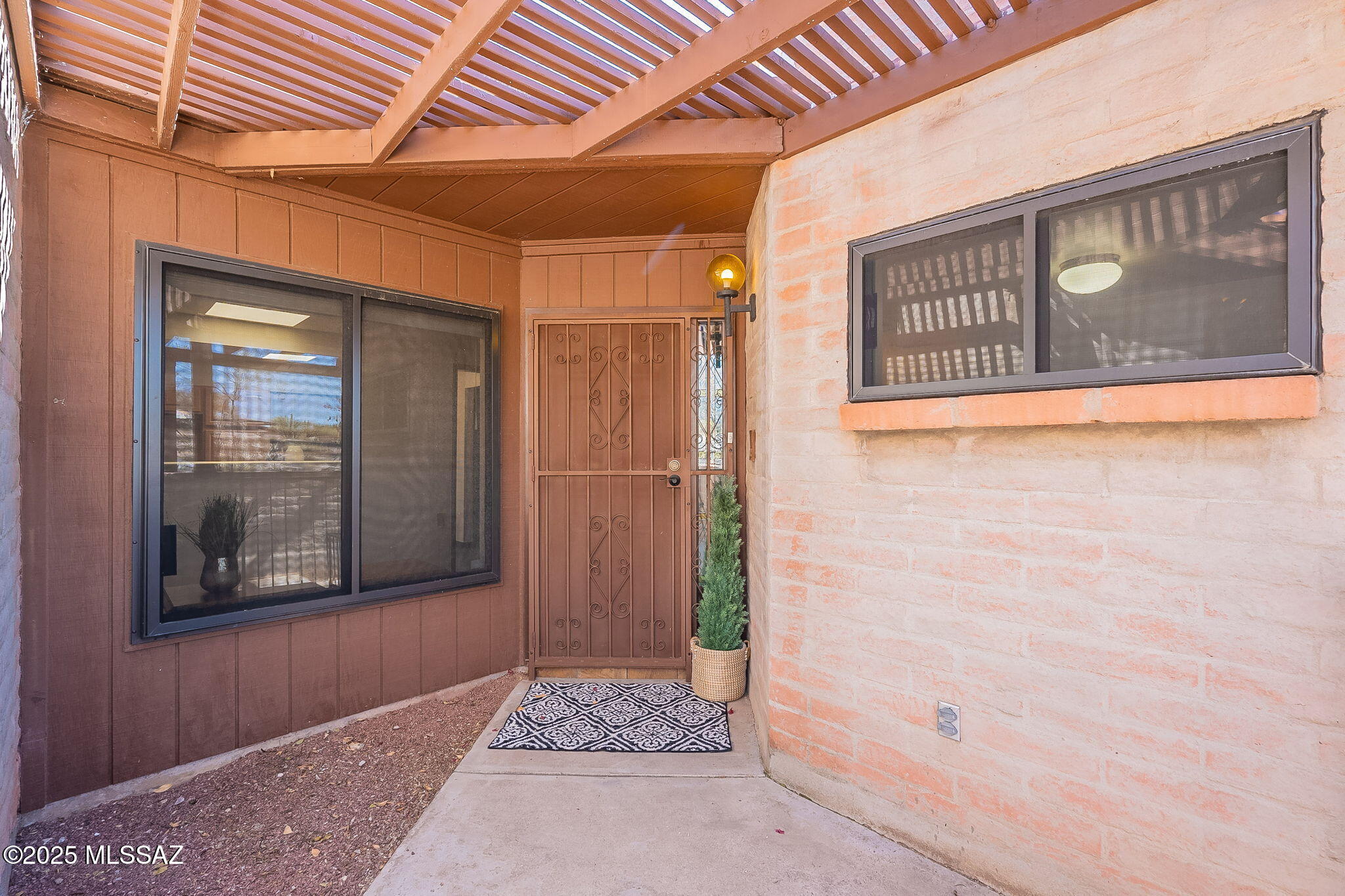 1900 E Campbell Terrace