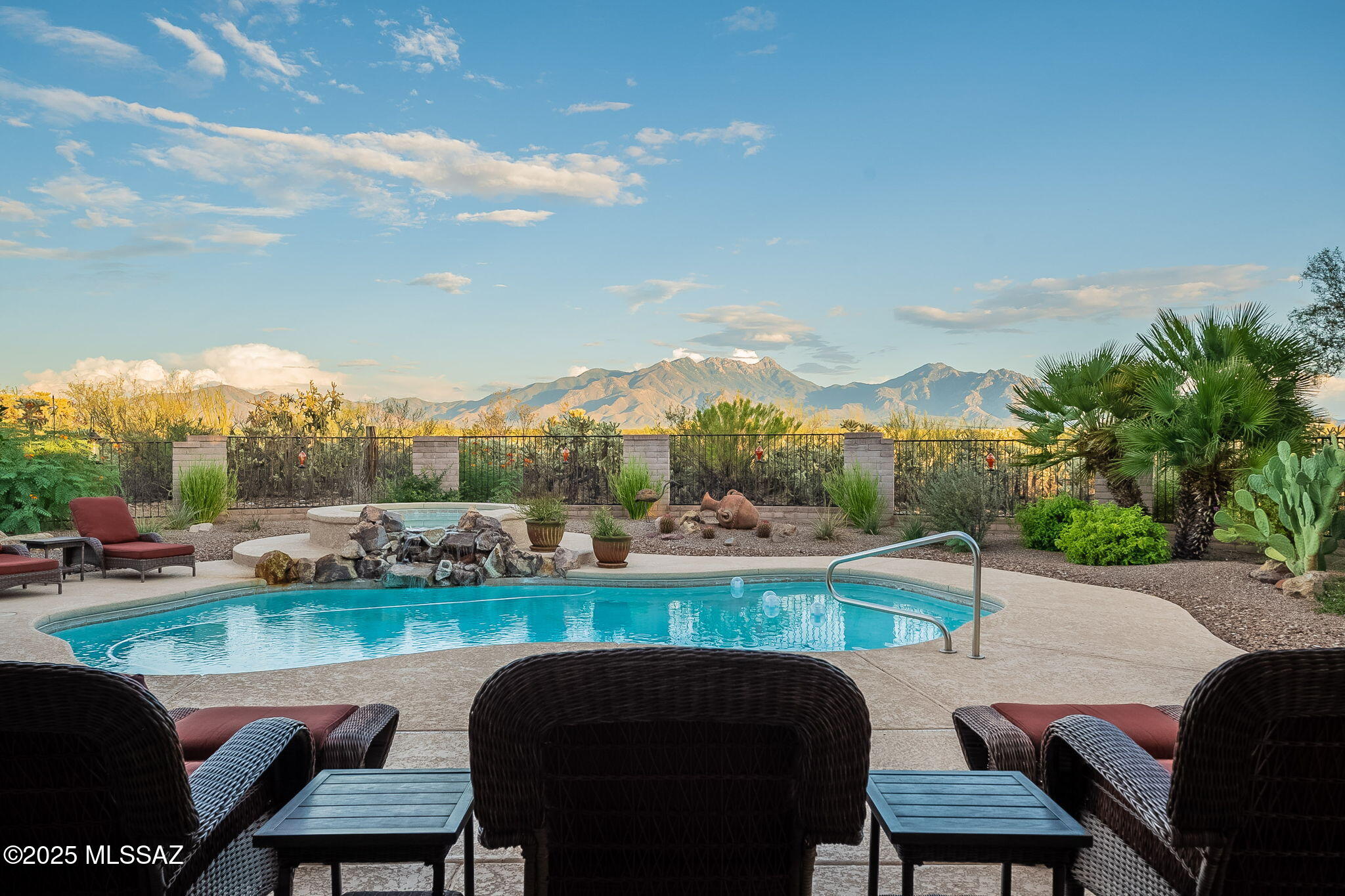 1072 E Cave Canyon Place