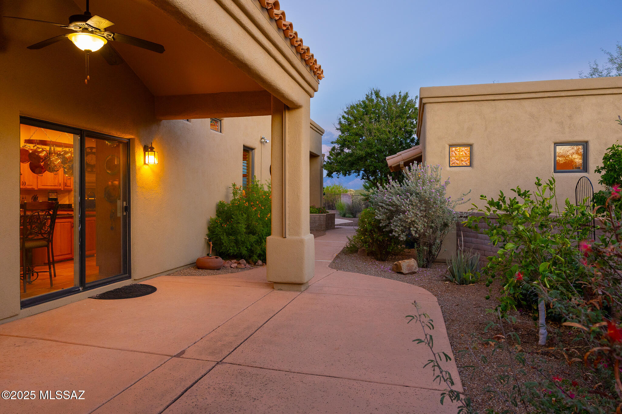 1072 E Cave Canyon Place