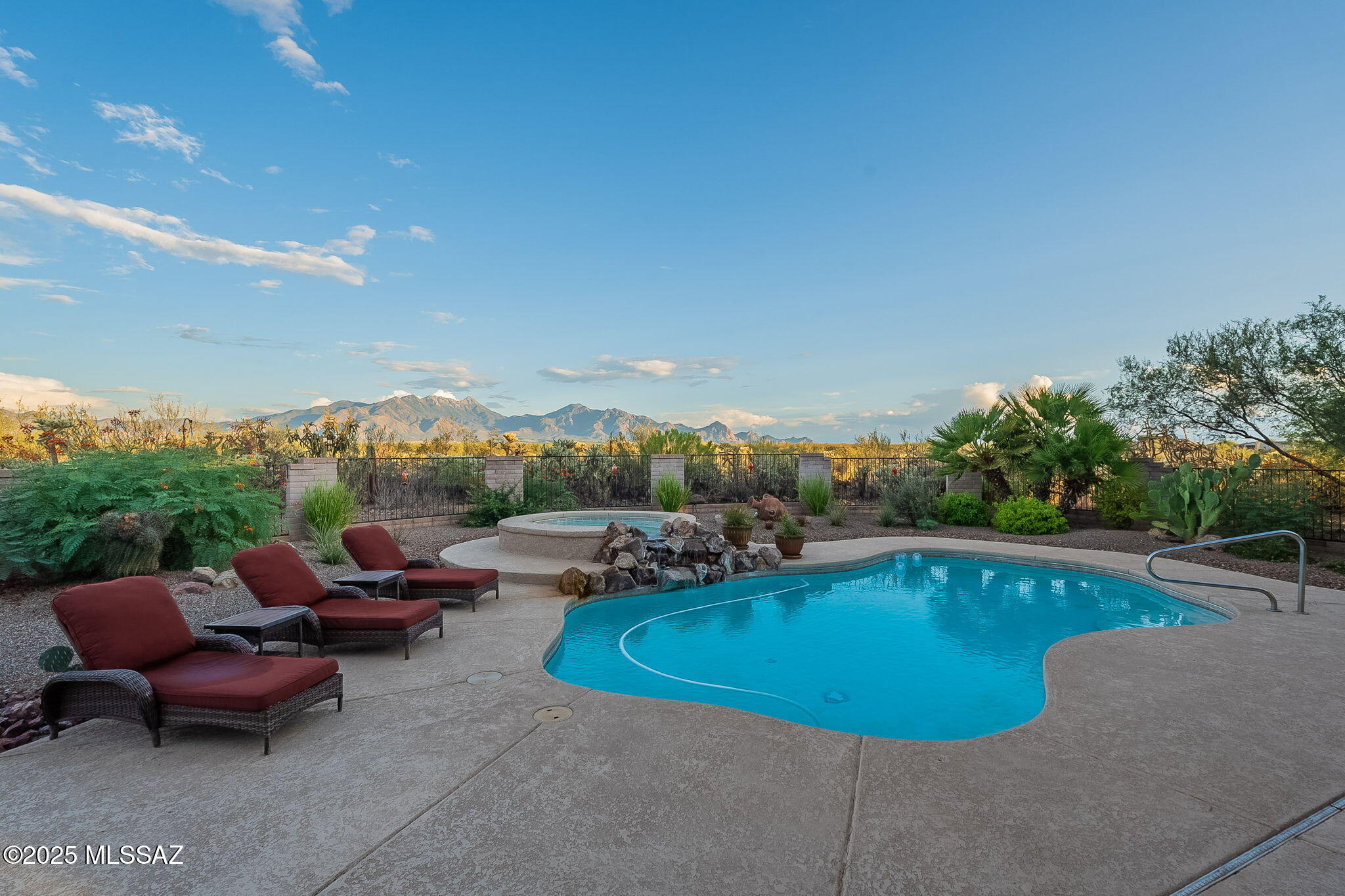 1072 E Cave Canyon Place