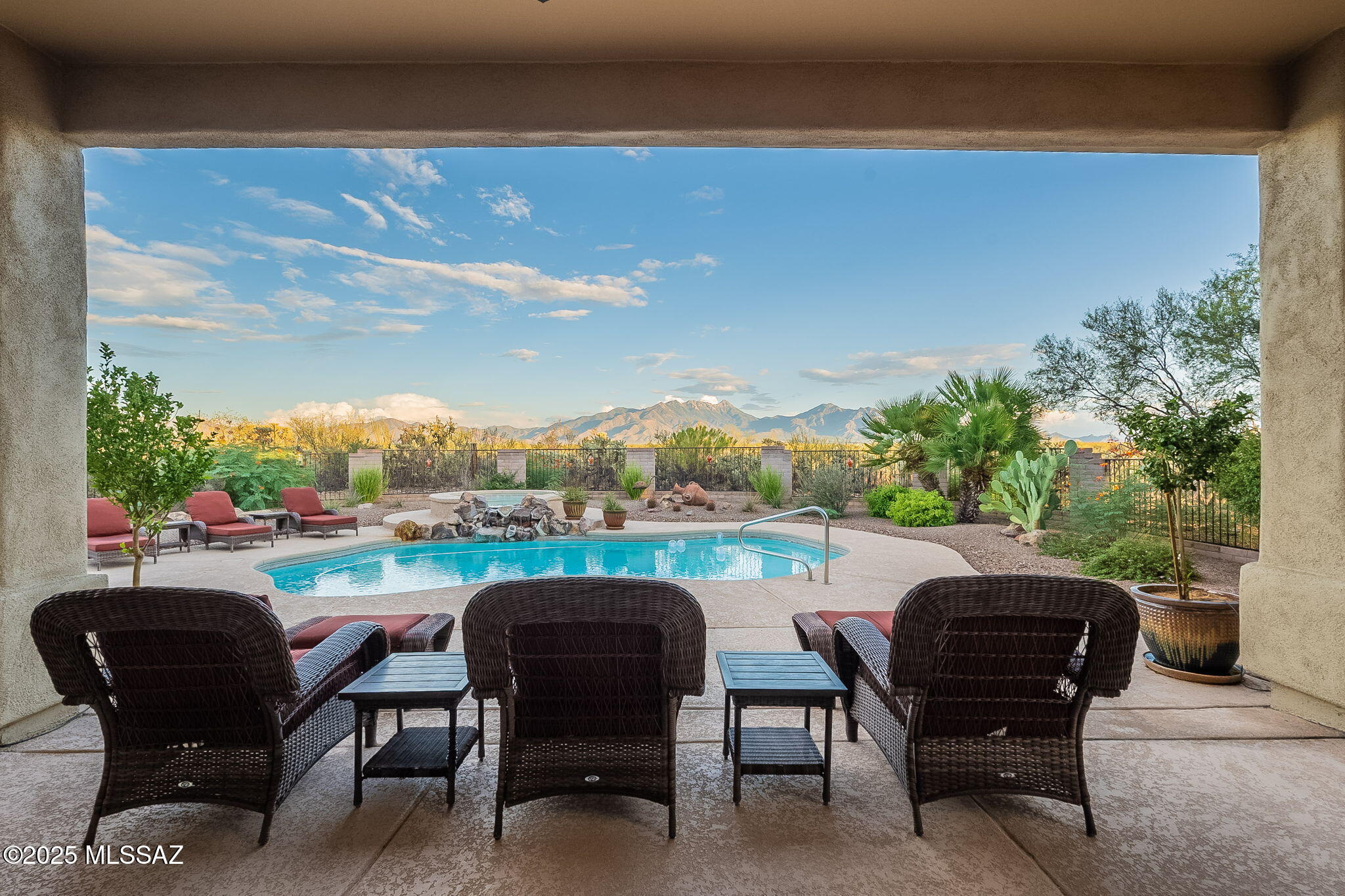 1072 E Cave Canyon Place