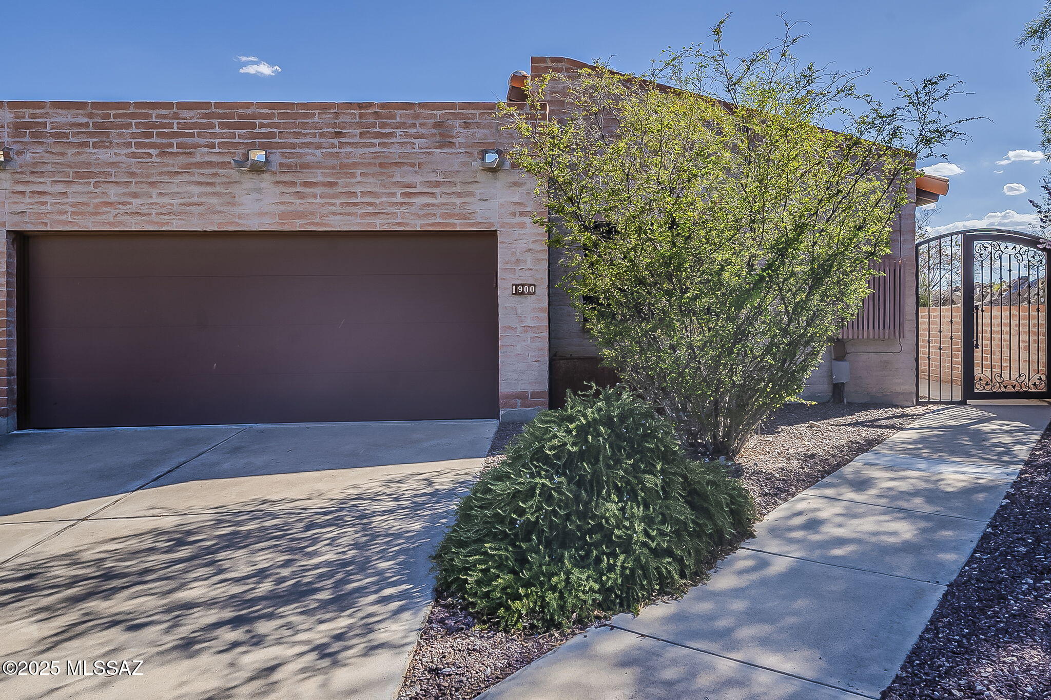 1900 E Campbell Terrace
