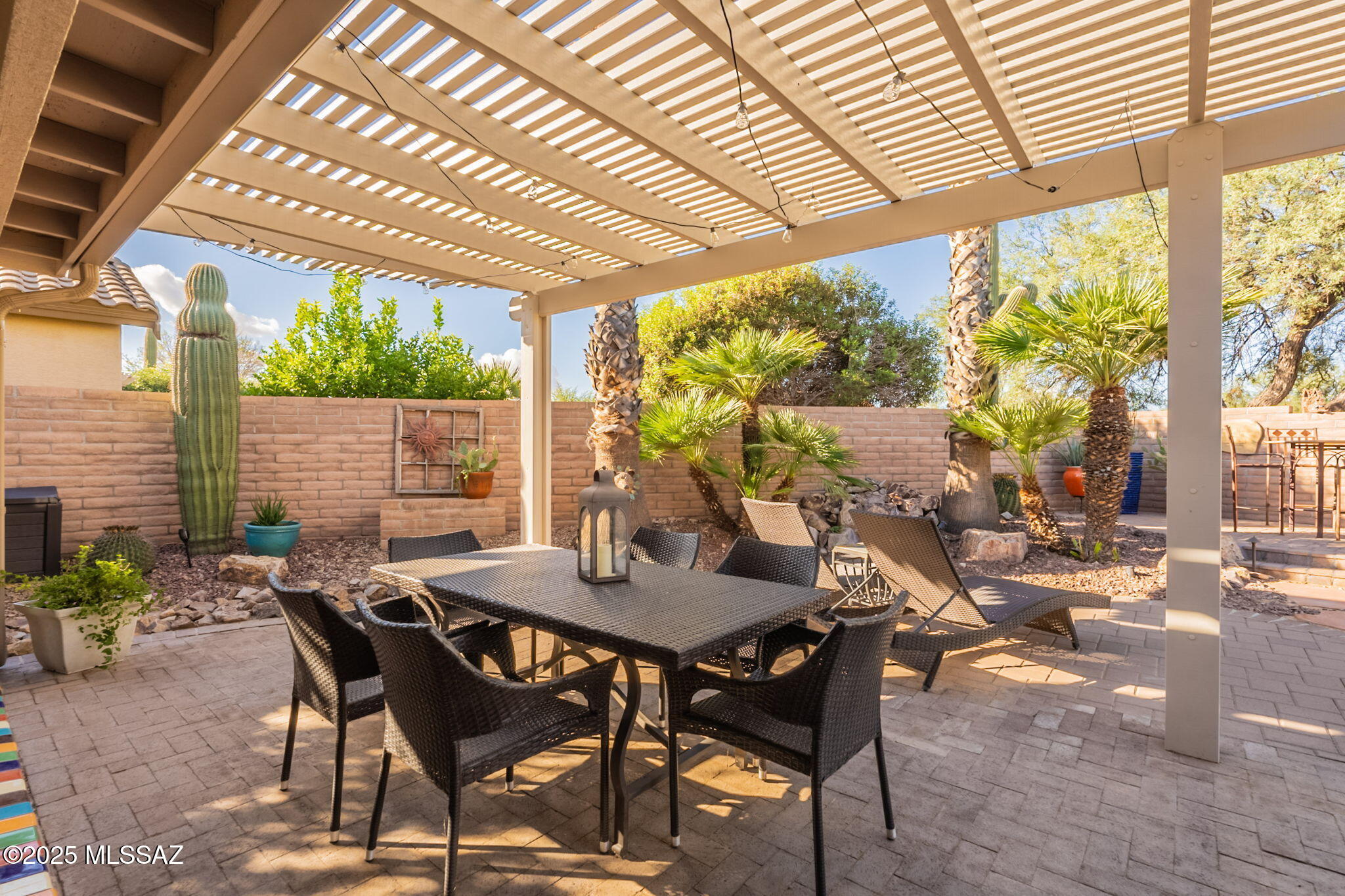 1950 E Desert Lark Pass