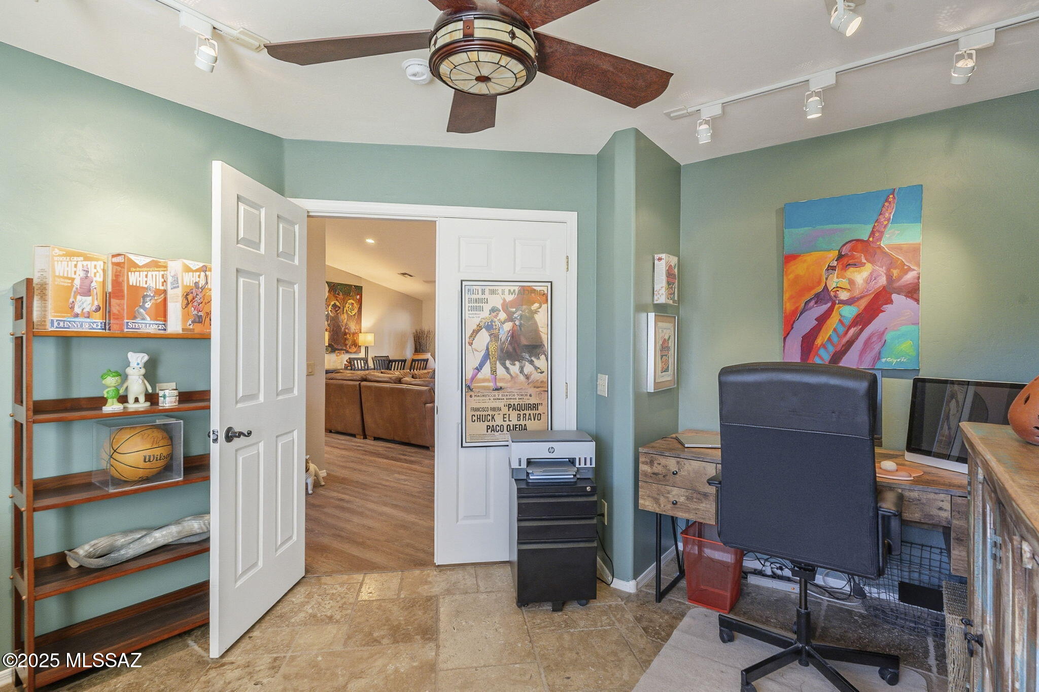 1950 E Desert Lark Pass