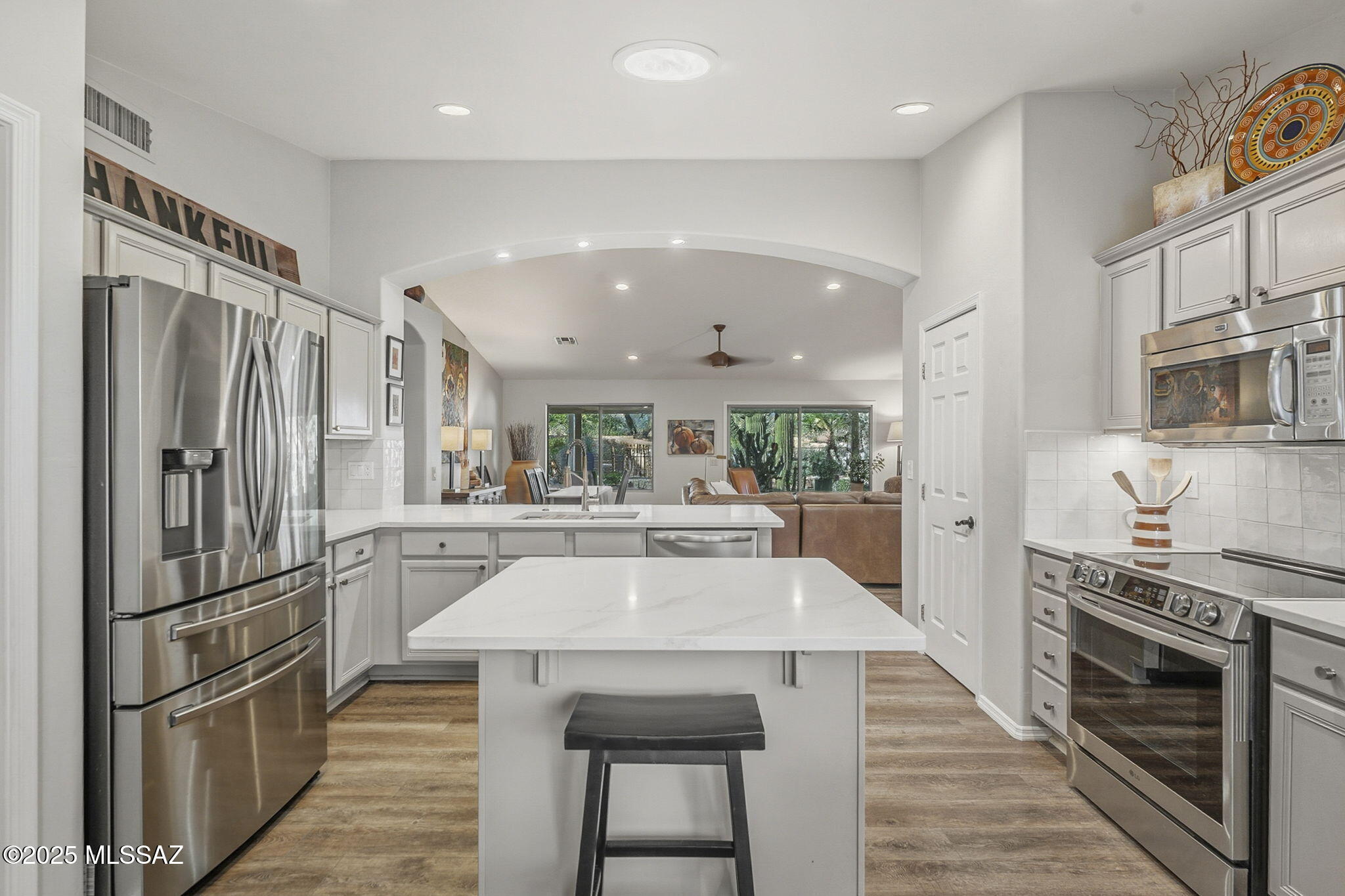 1950 E Desert Lark Pass