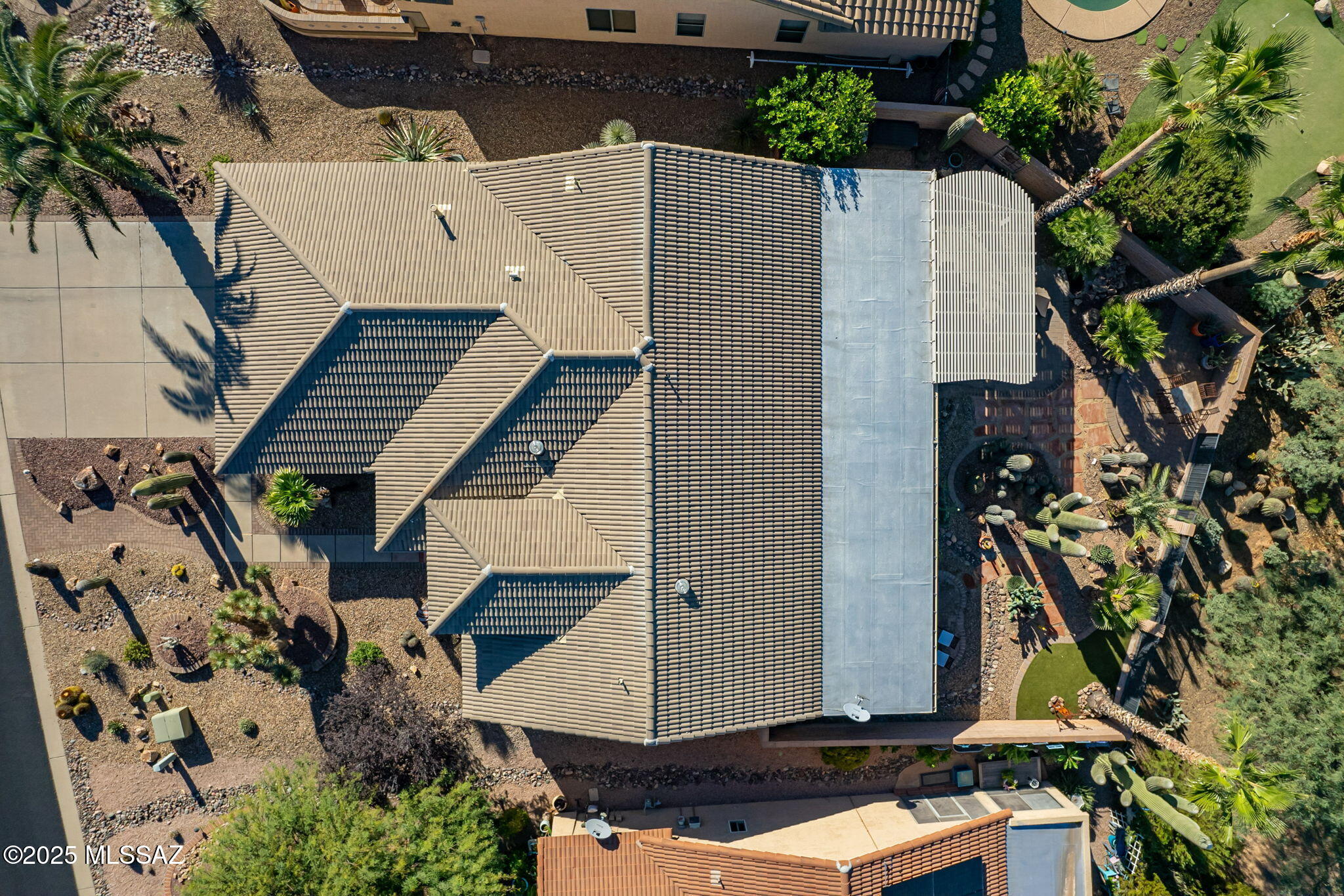 1950 E Desert Lark Pass