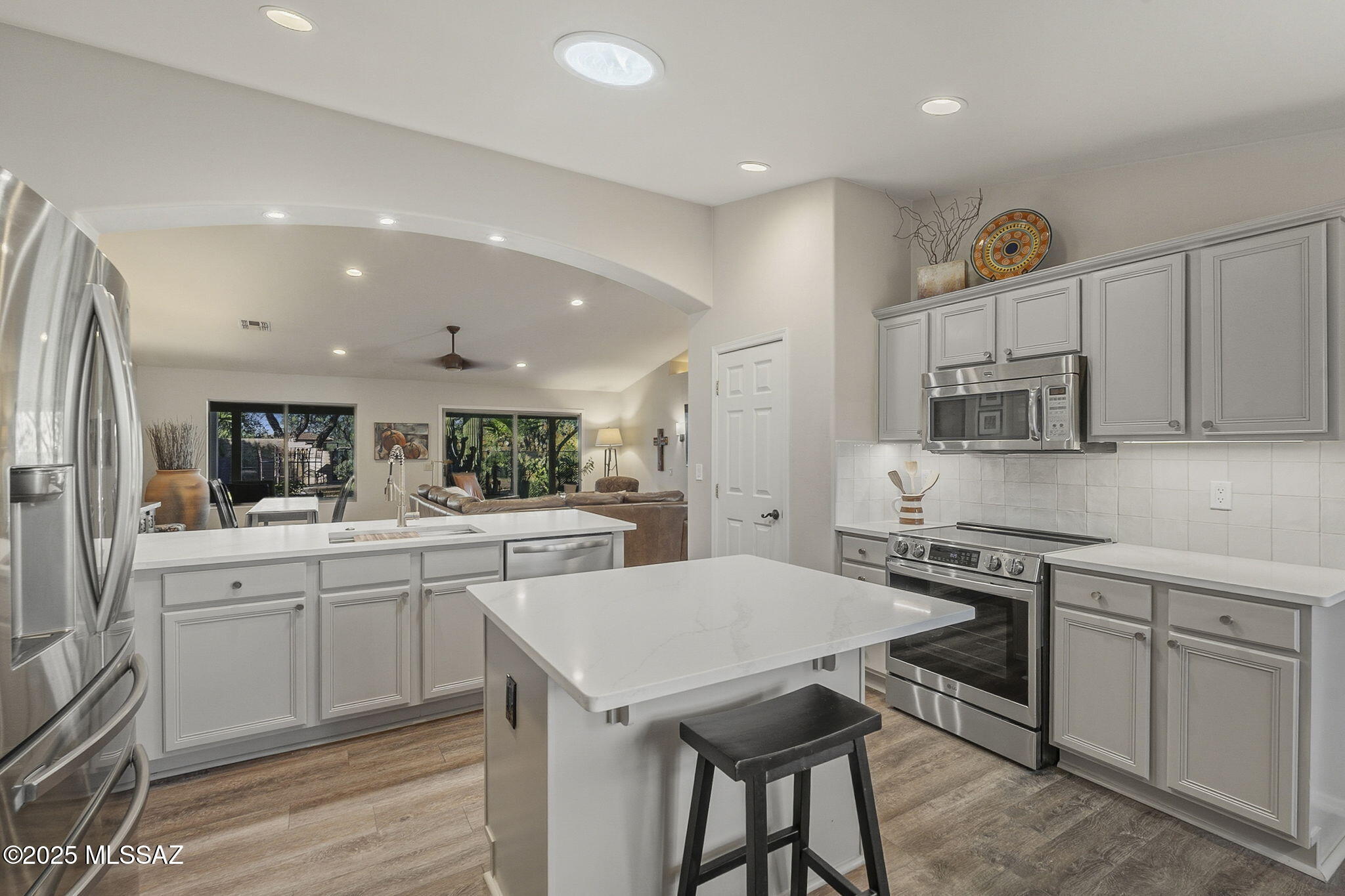 1950 E Desert Lark Pass