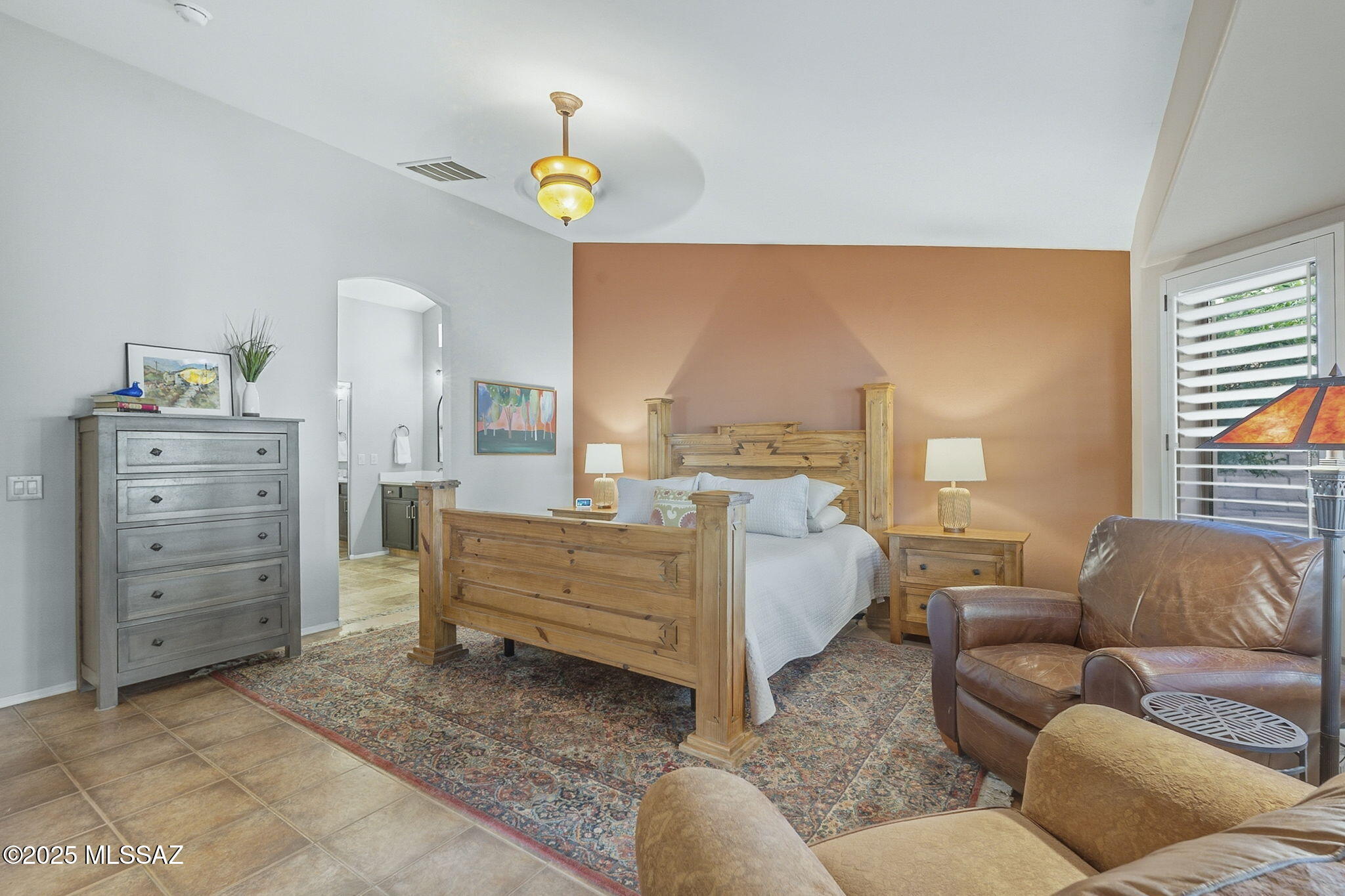 1950 E Desert Lark Pass