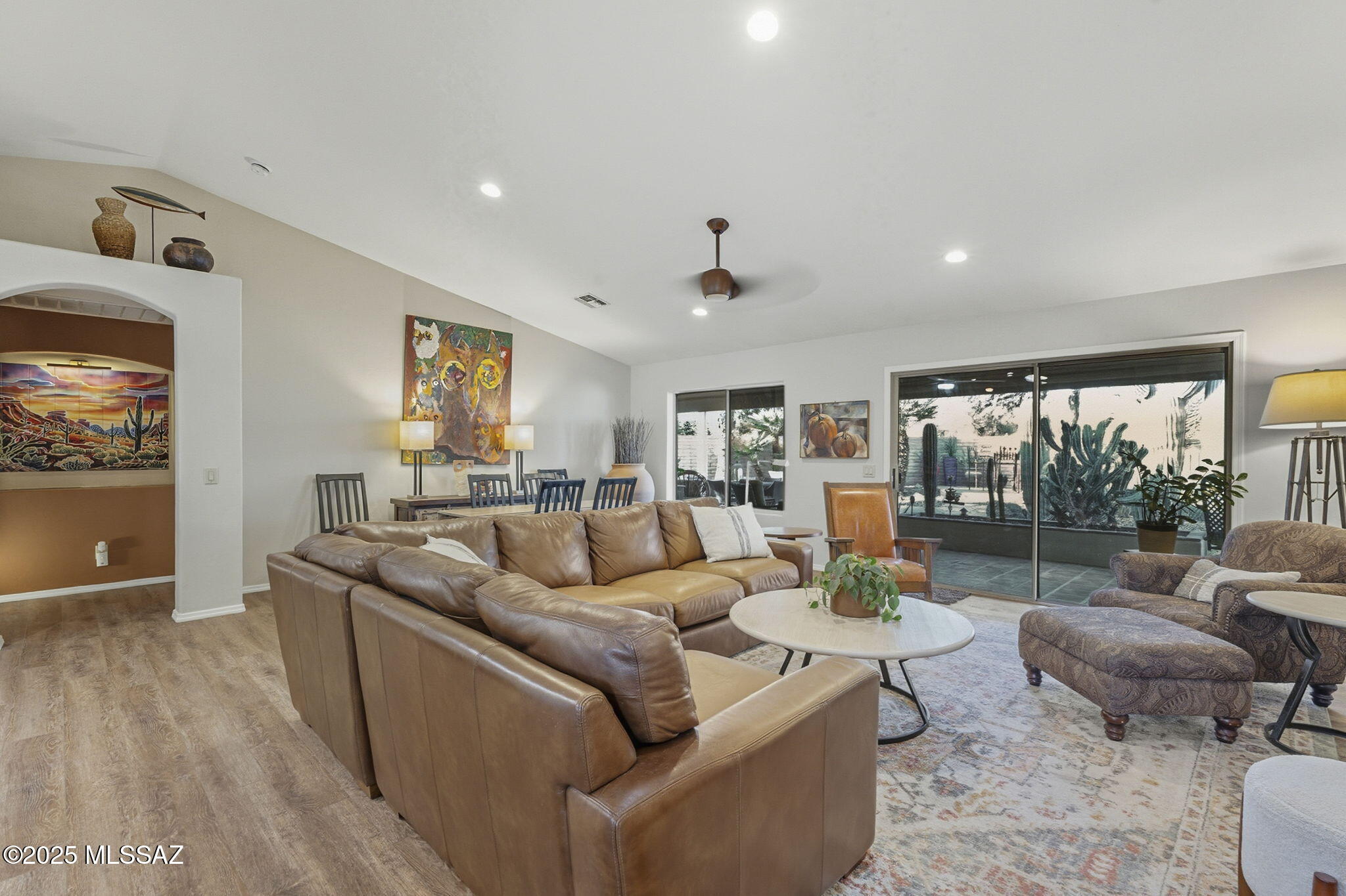 1950 E Desert Lark Pass