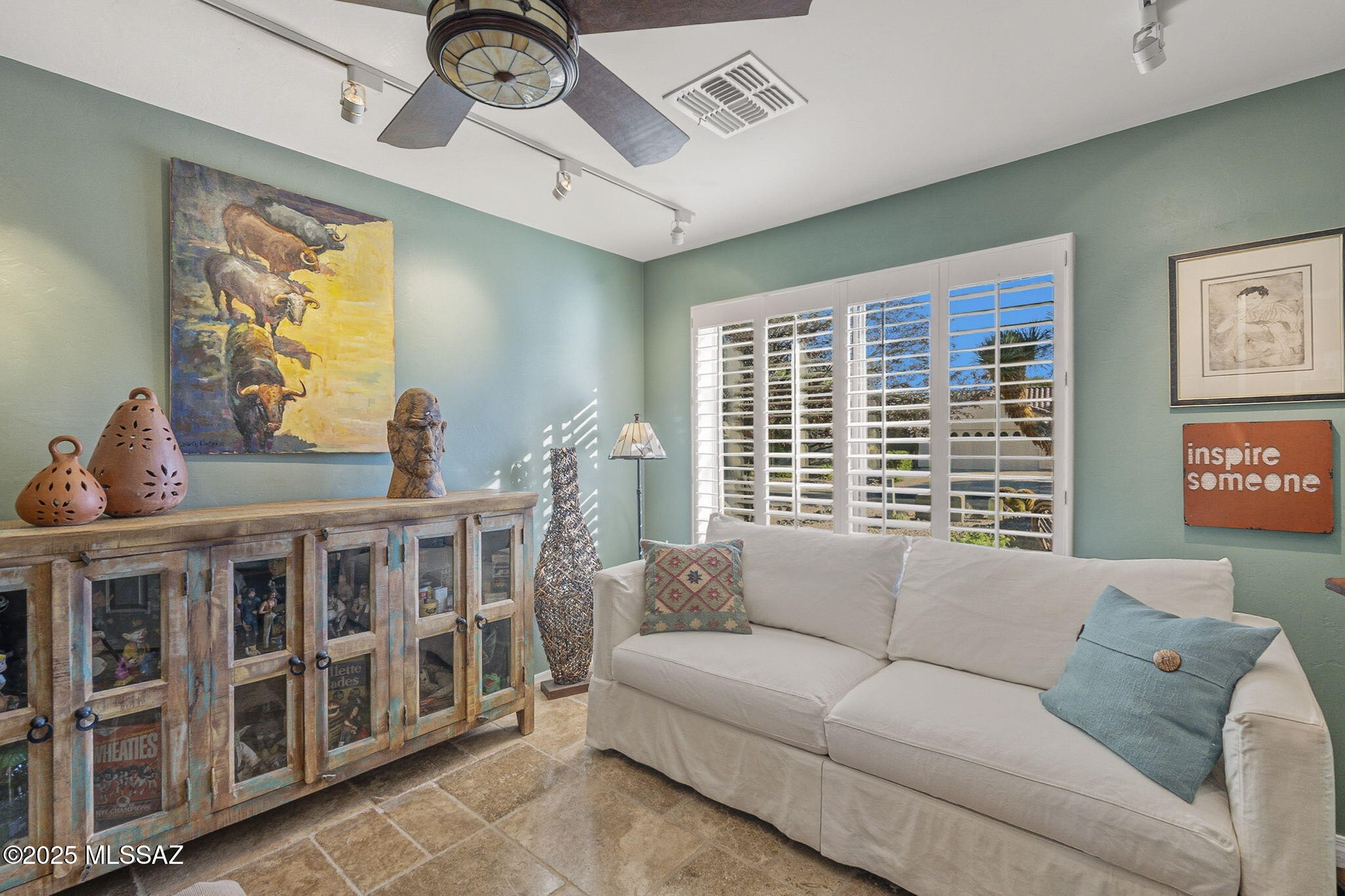 1950 E Desert Lark Pass