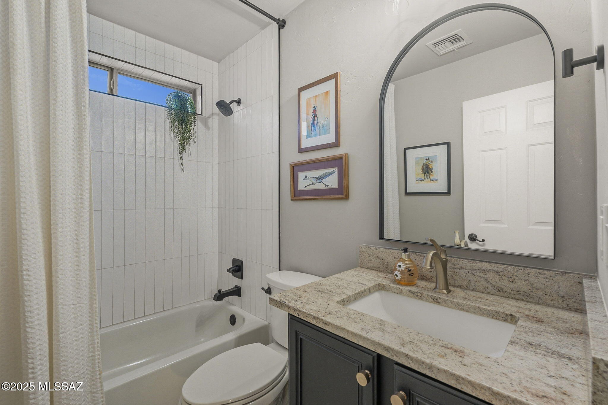 1950 E Desert Lark Pass