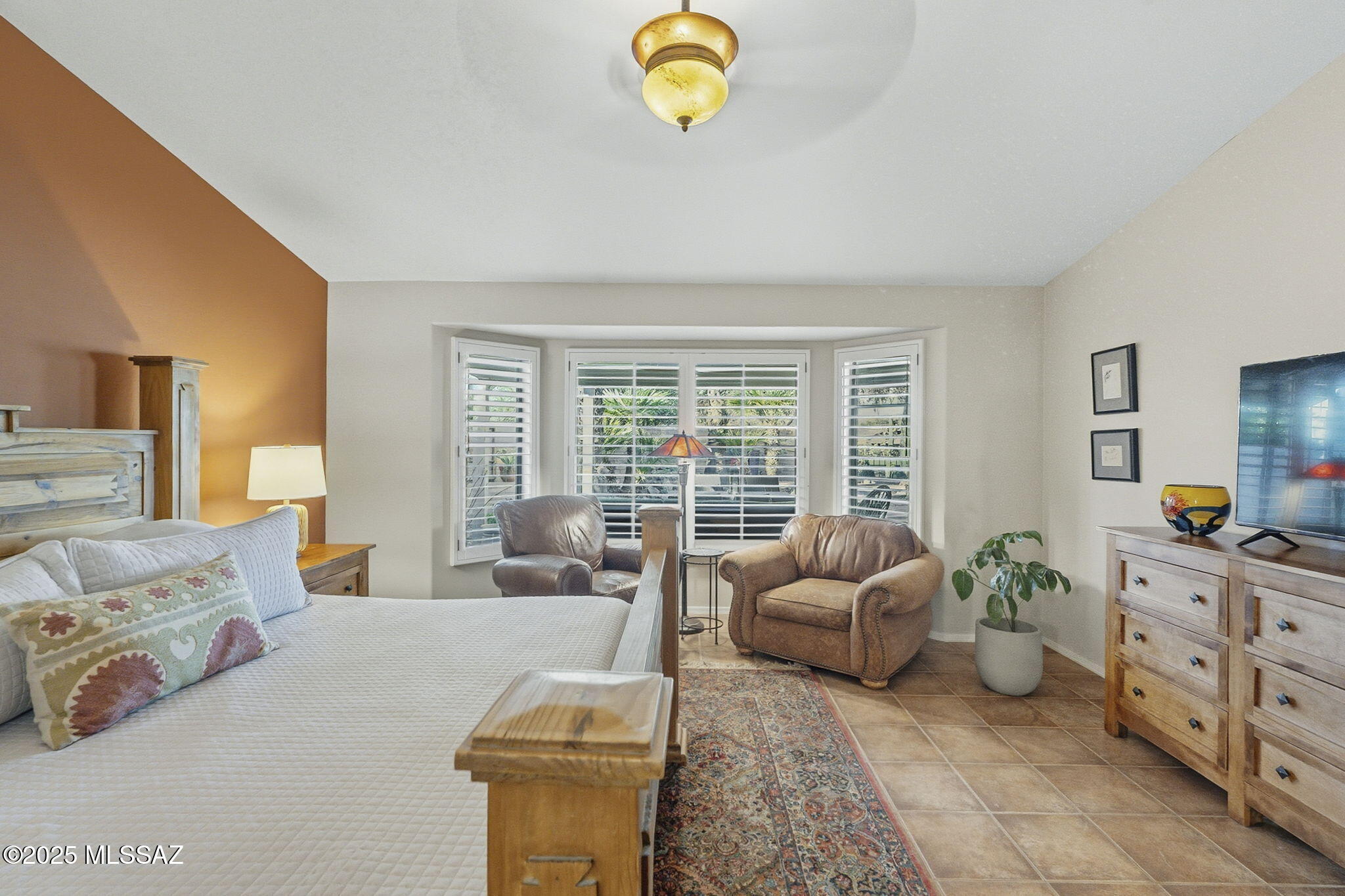 1950 E Desert Lark Pass