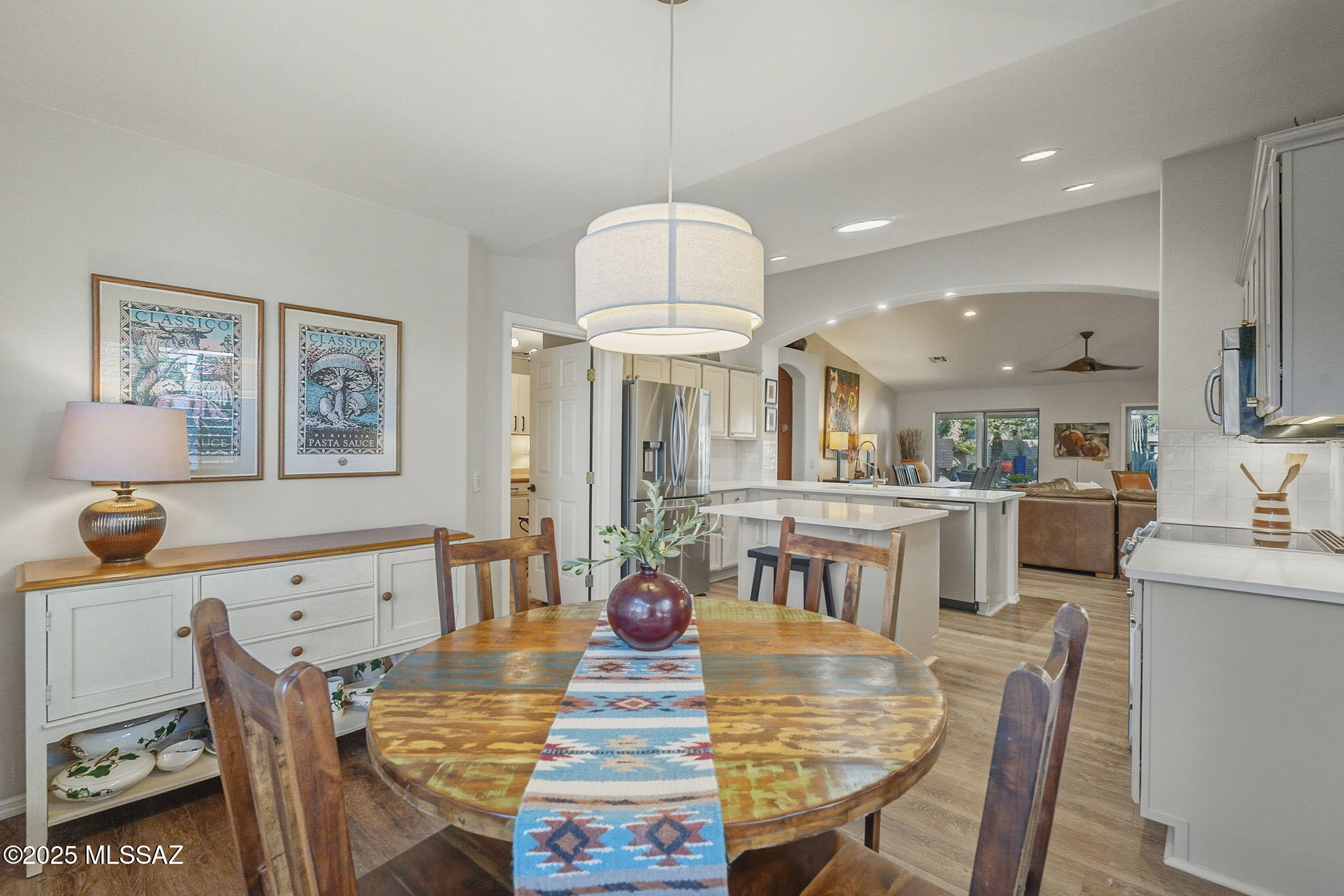 1950 E Desert Lark Pass